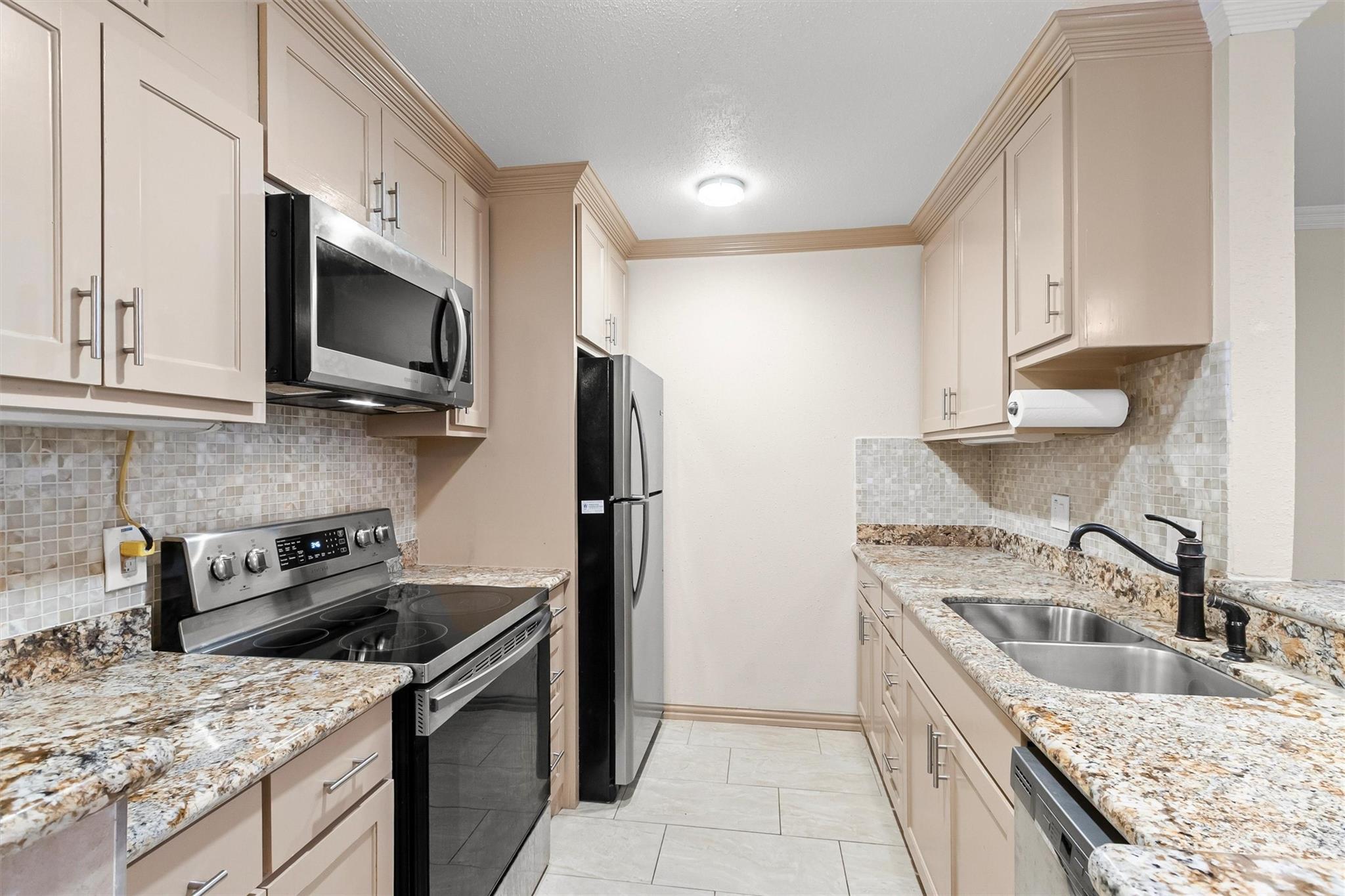 4635 Wild Indigo Street # 512
