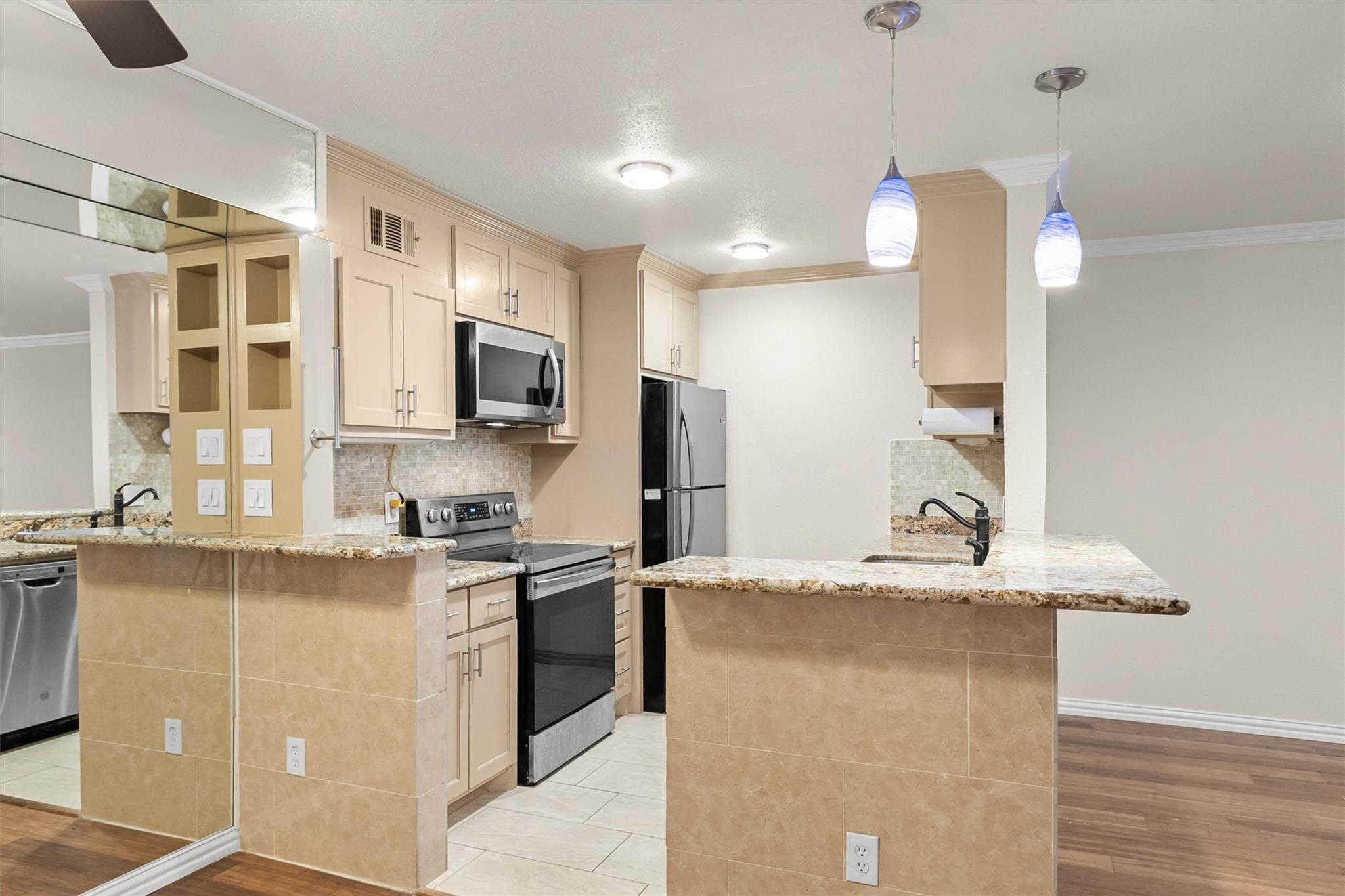 4635 Wild Indigo Street # 512