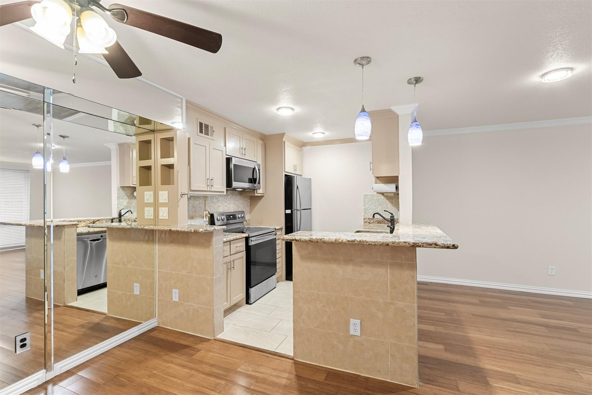 4635 Wild Indigo Street # 512