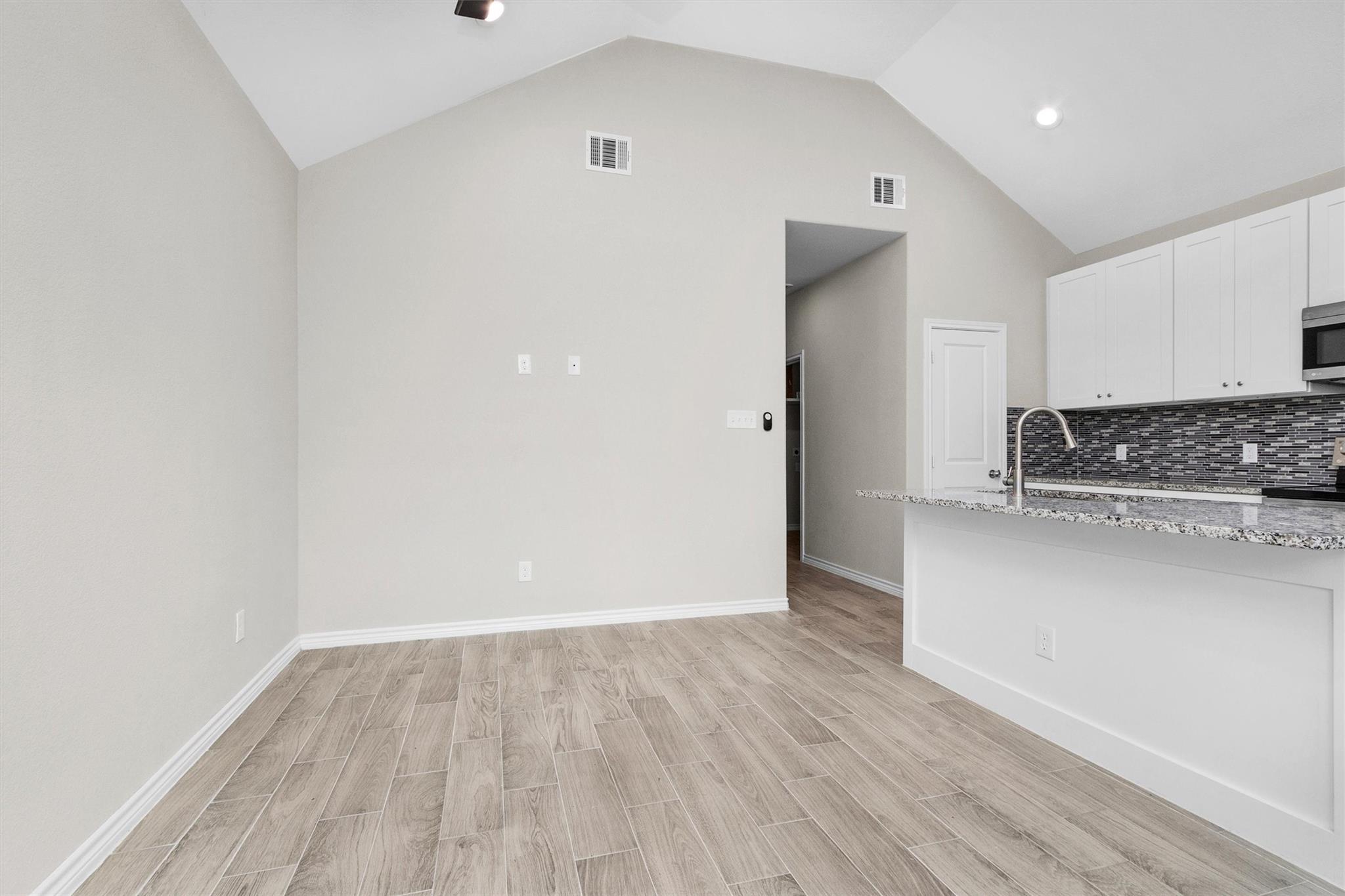 16706 E Hammon