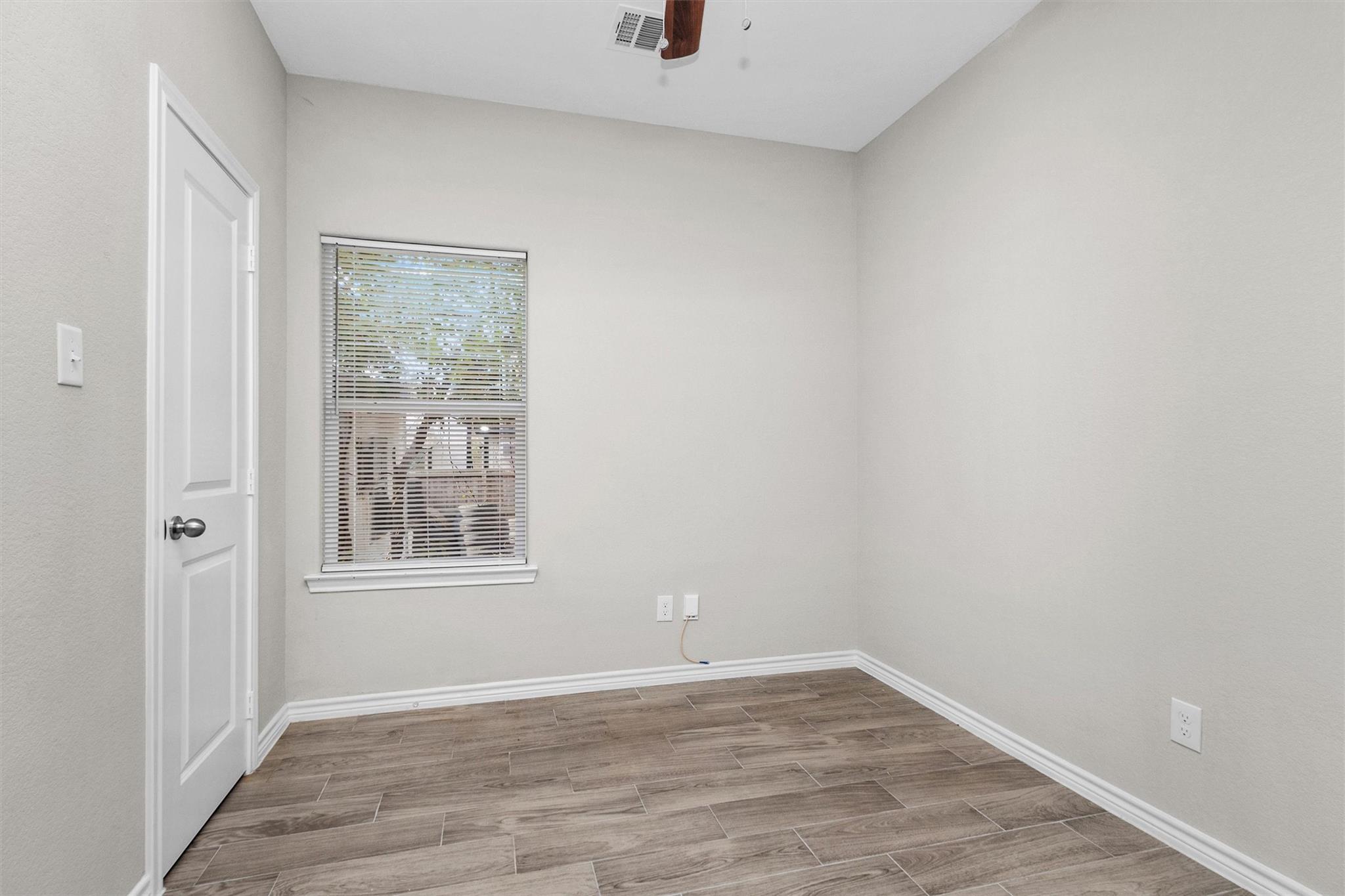 16706 E Hammon