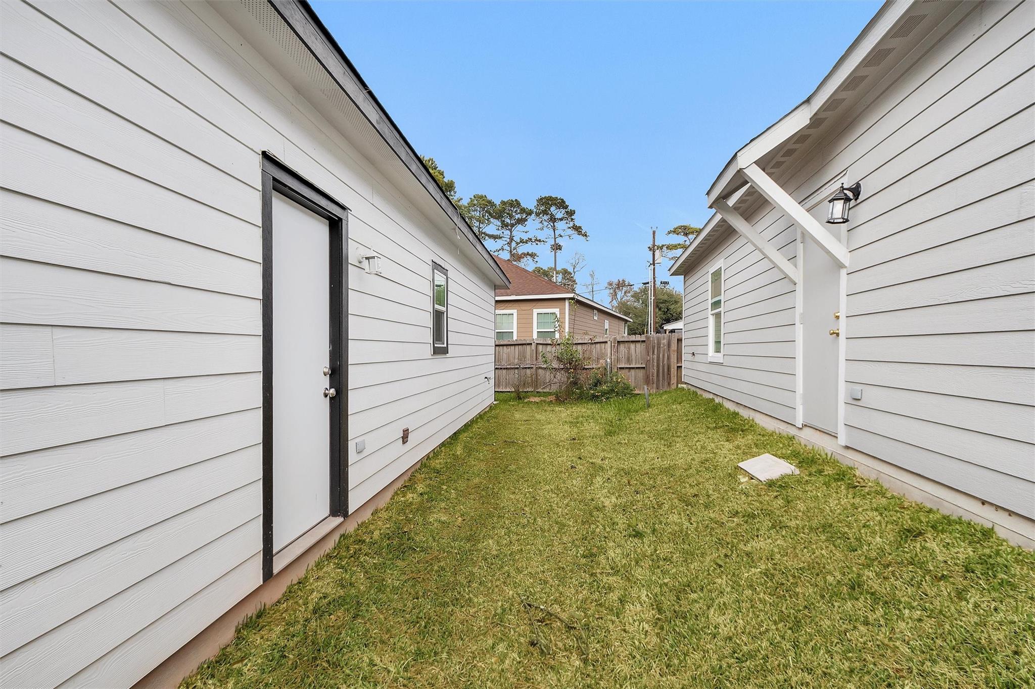 16706 E Hammon
