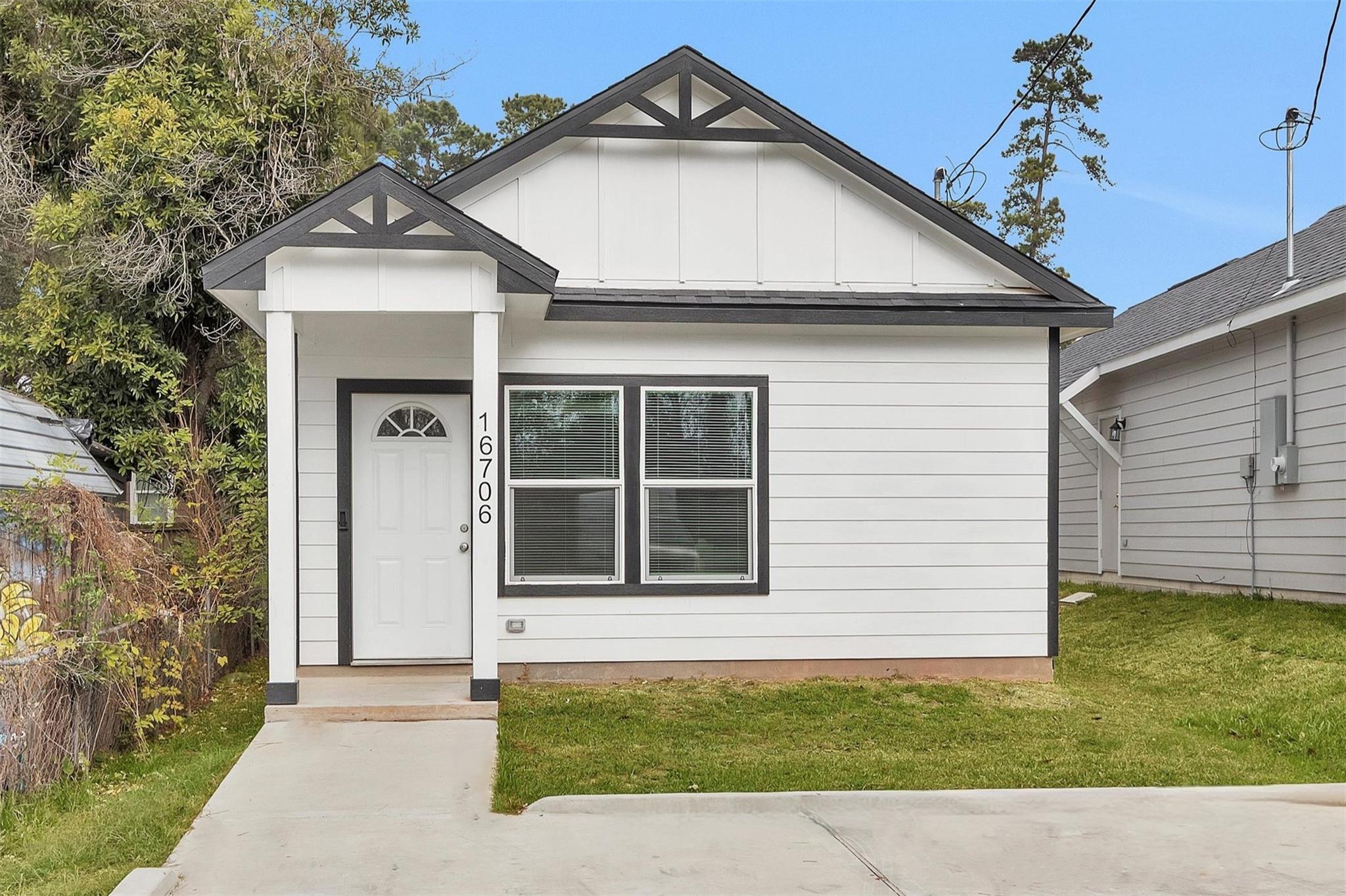 16706 E Hammon