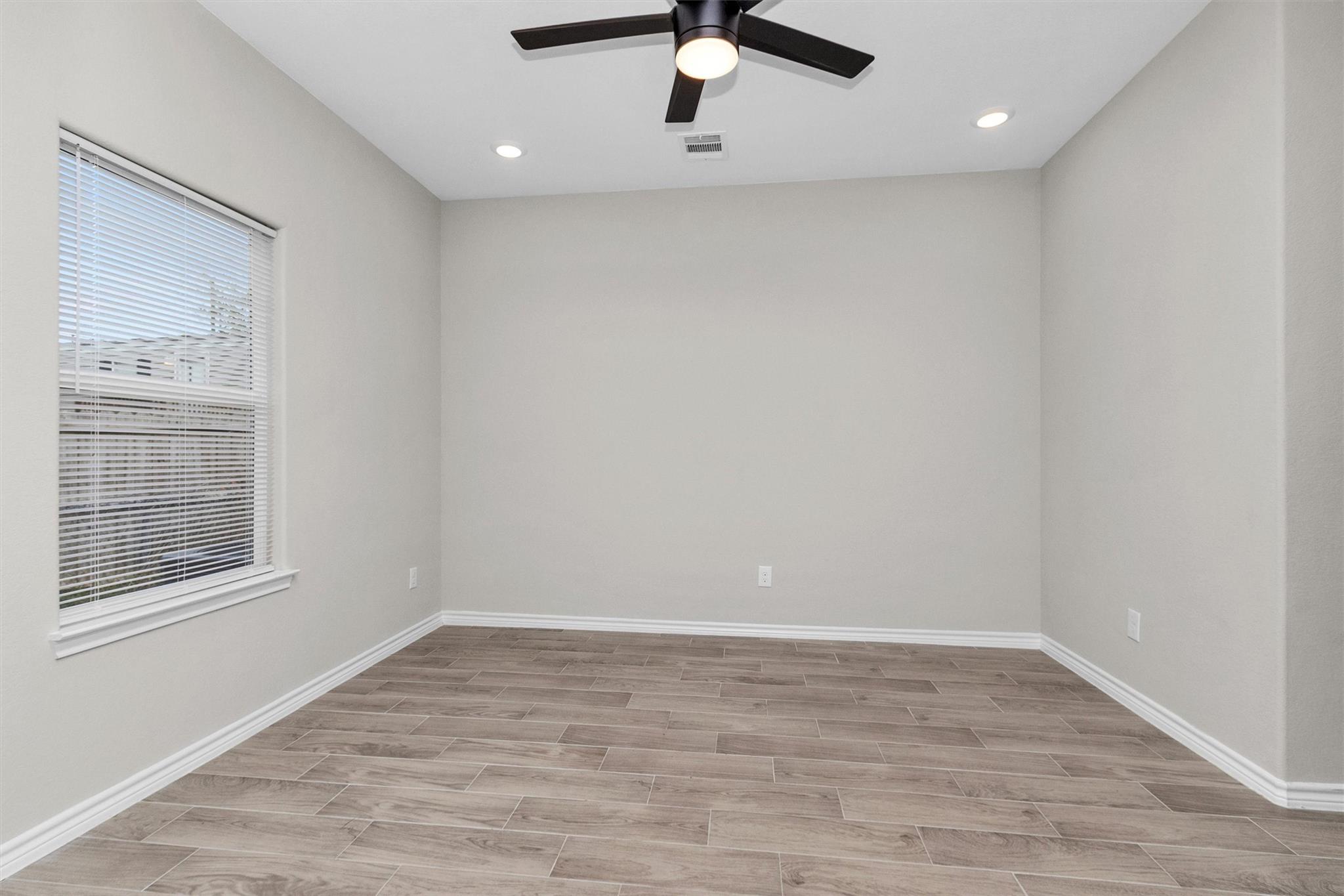 16706 E Hammon