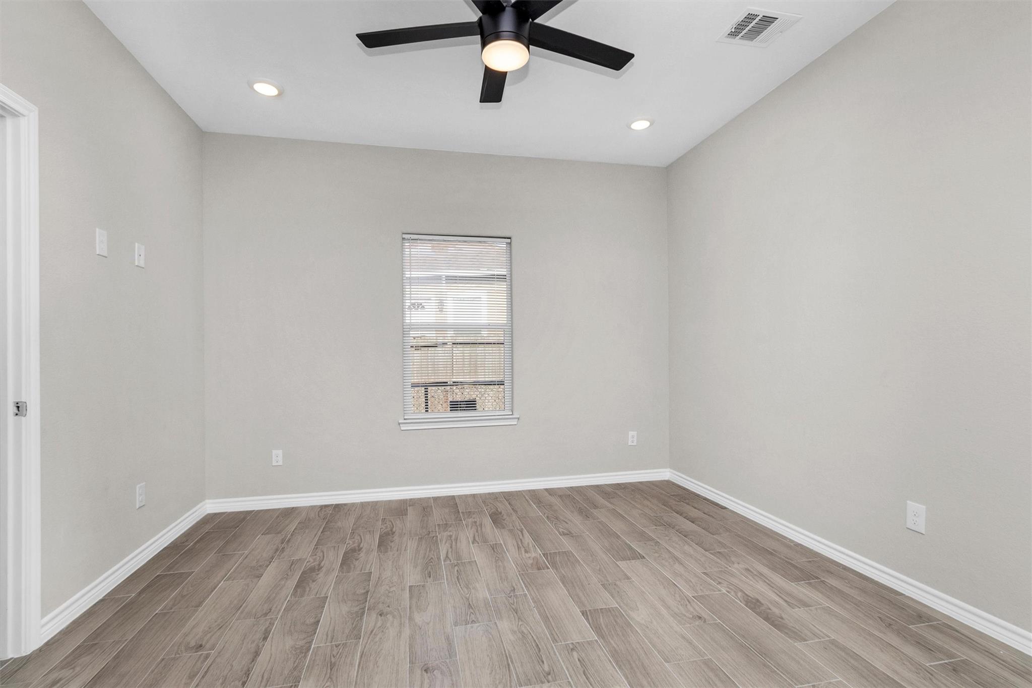 16706 E Hammon