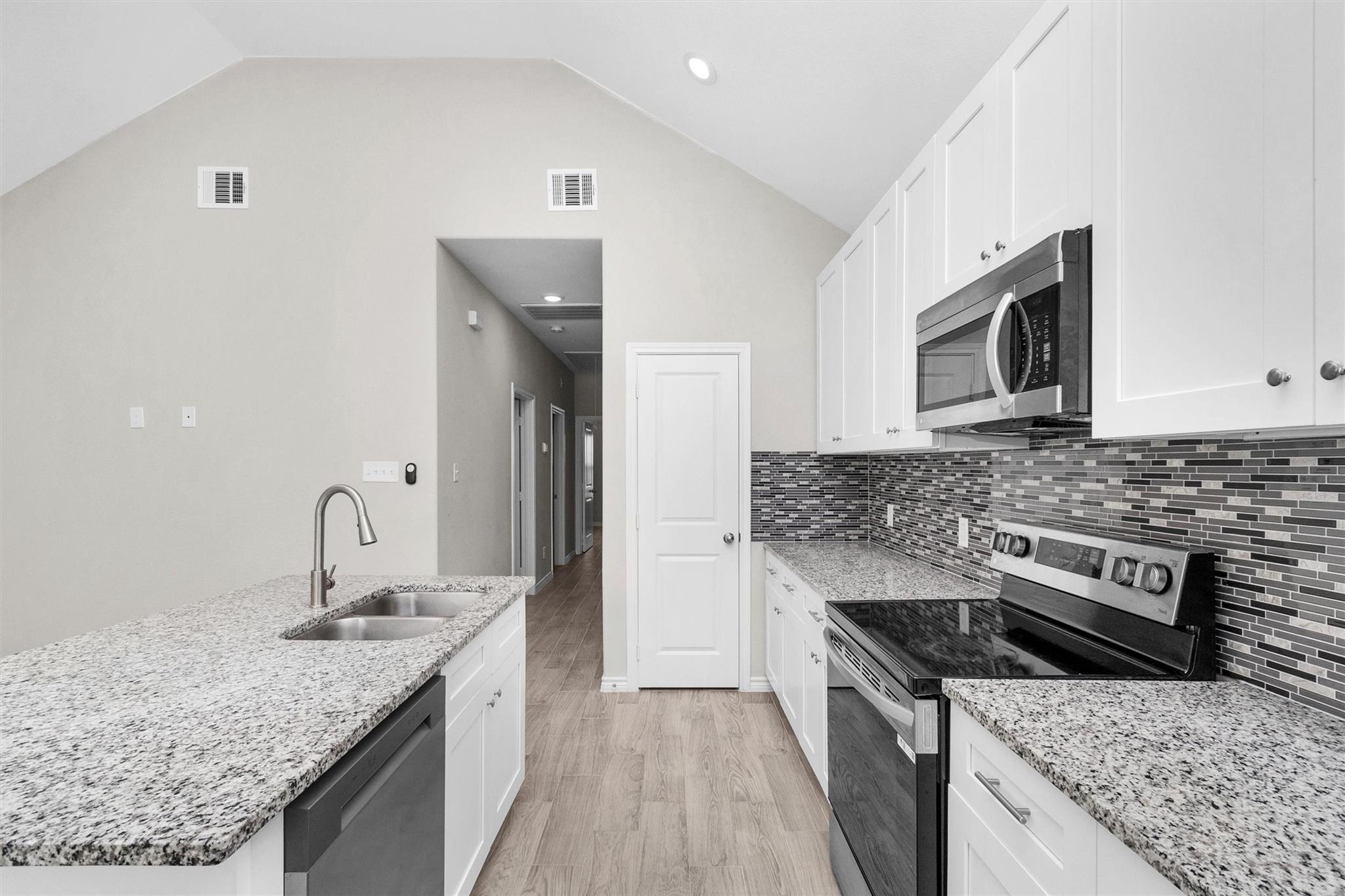 16706 E Hammon