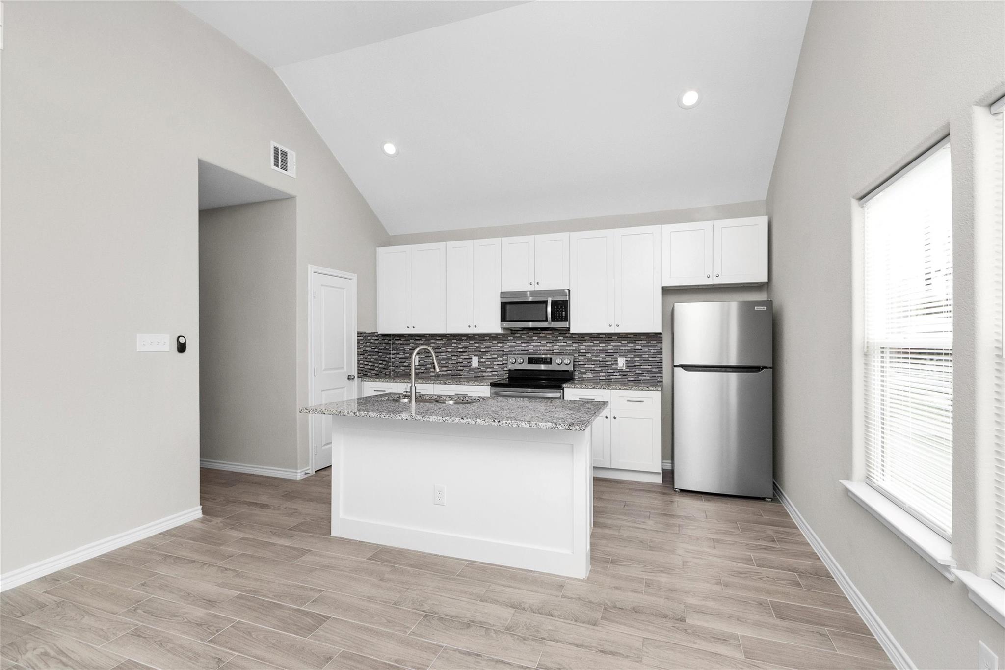 16706 E Hammon