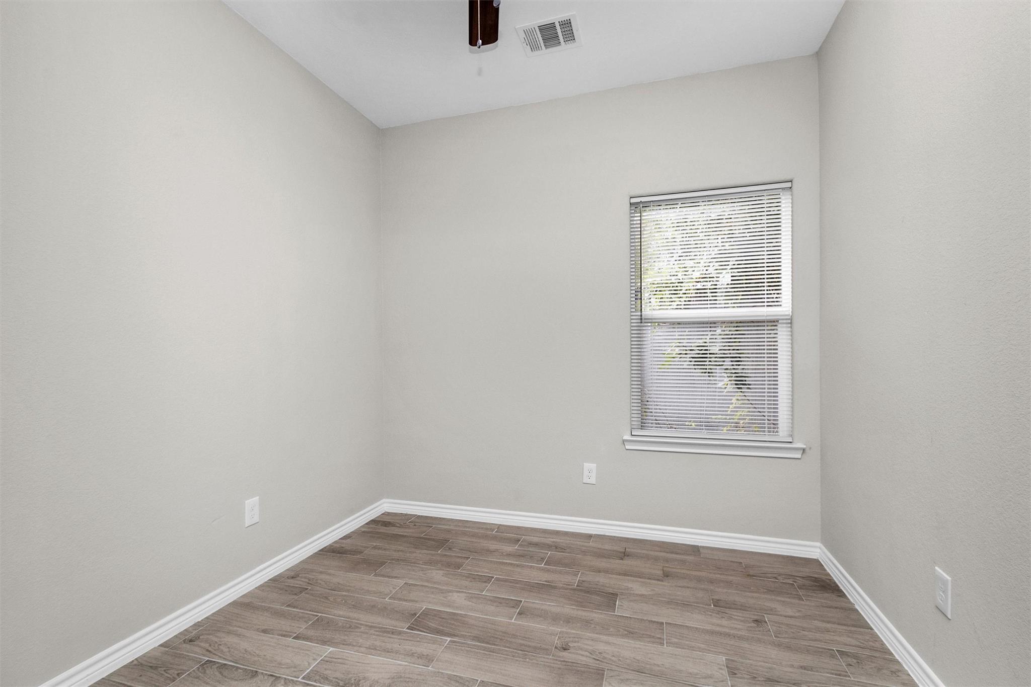 16706 E Hammon