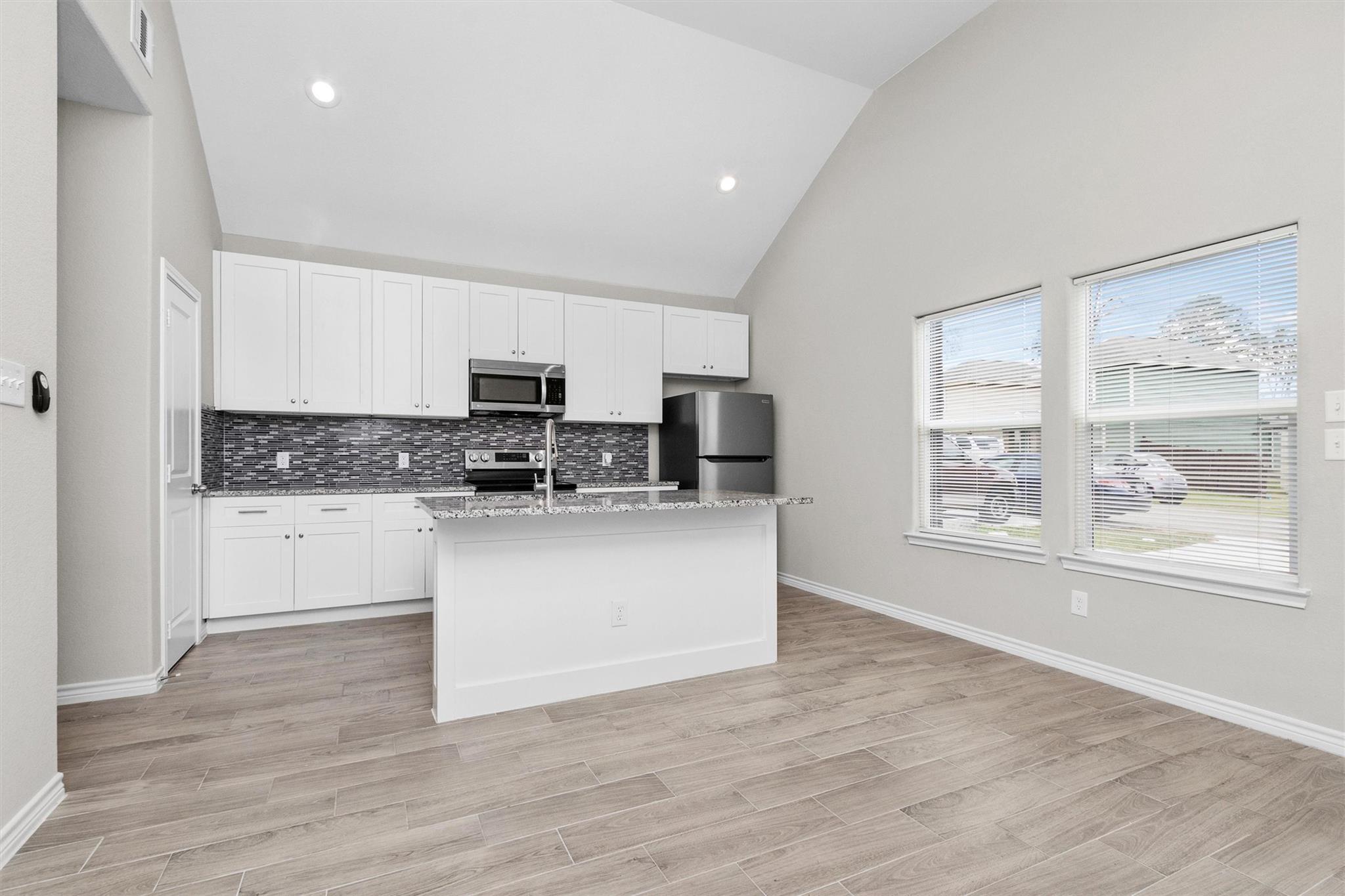 16706 E Hammon