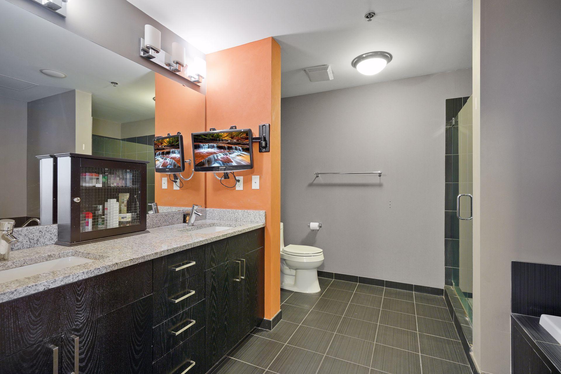 215 10th Avenue S Unit: 423