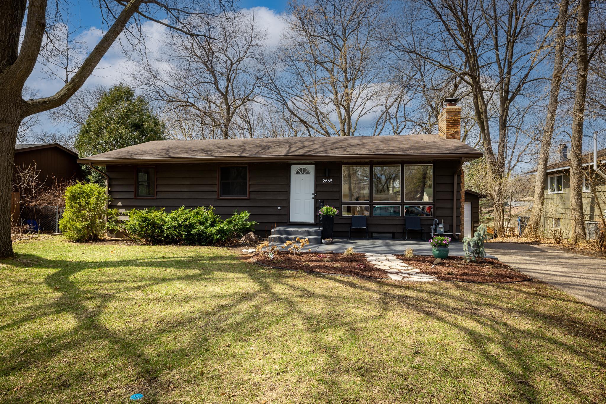 2665 Larch Lane N