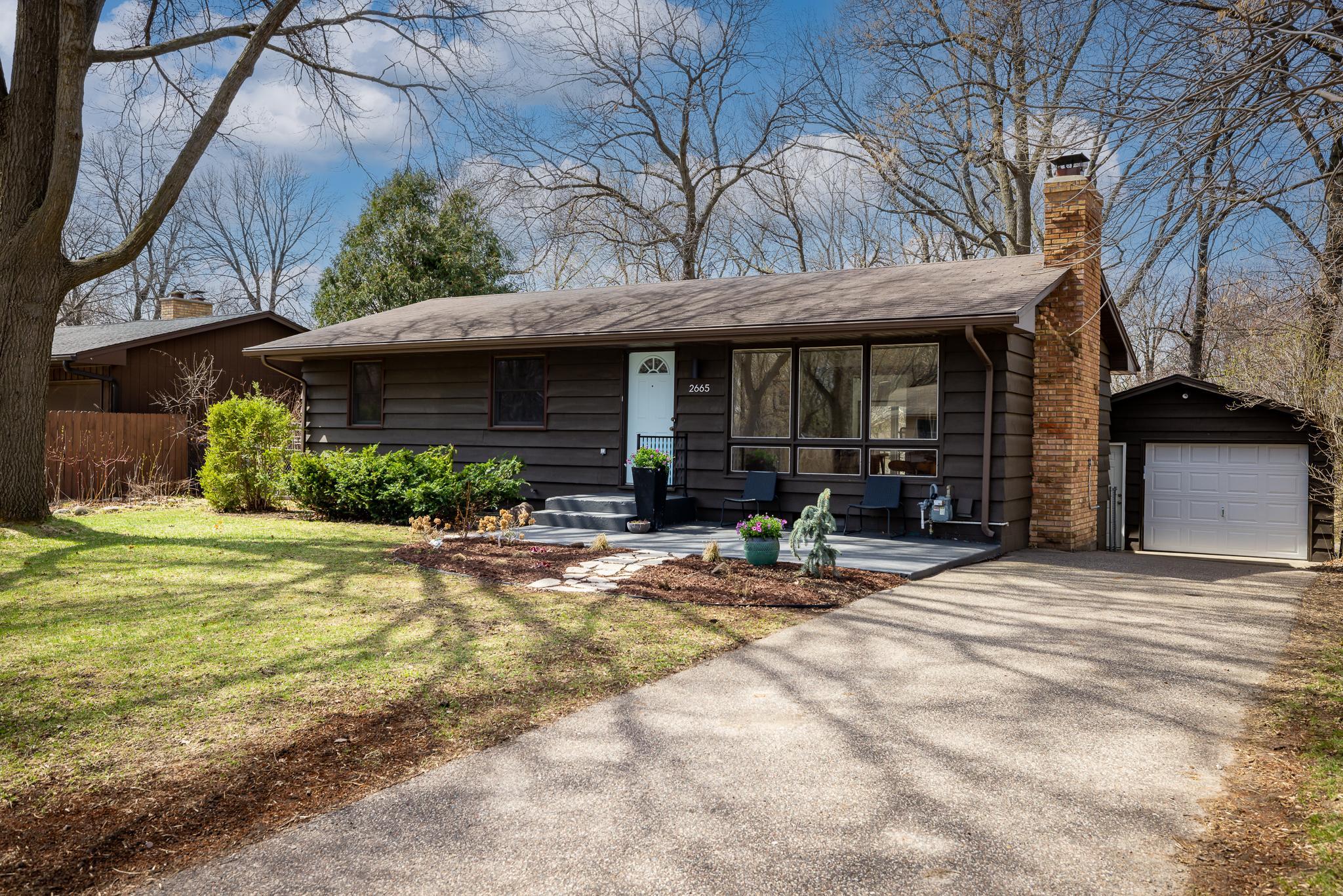 2665 Larch Lane N