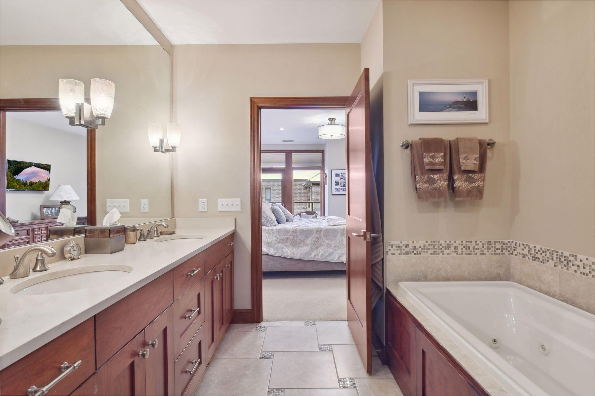 875 Lake Street N Unit: 301
