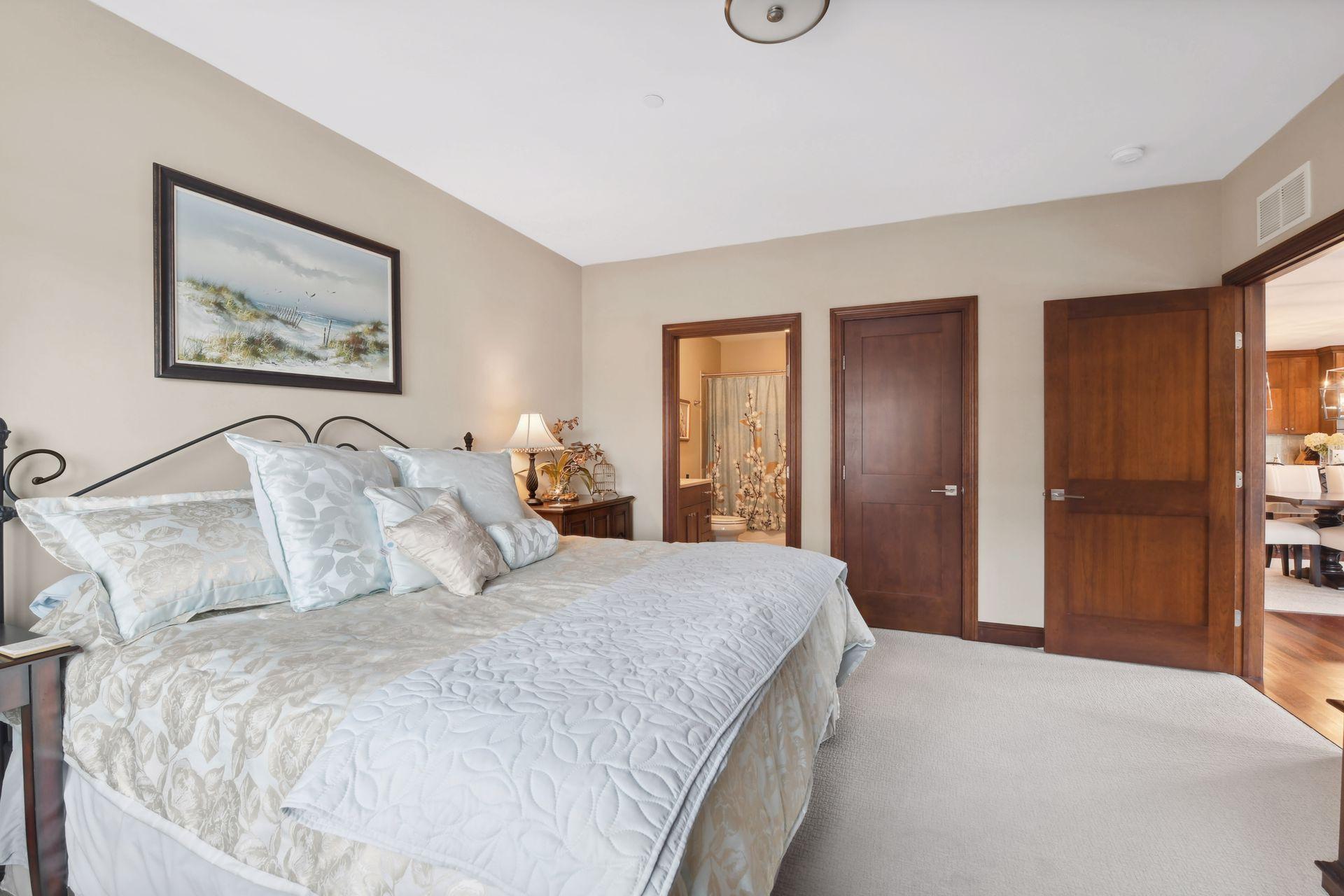 875 Lake Street N Unit: 301