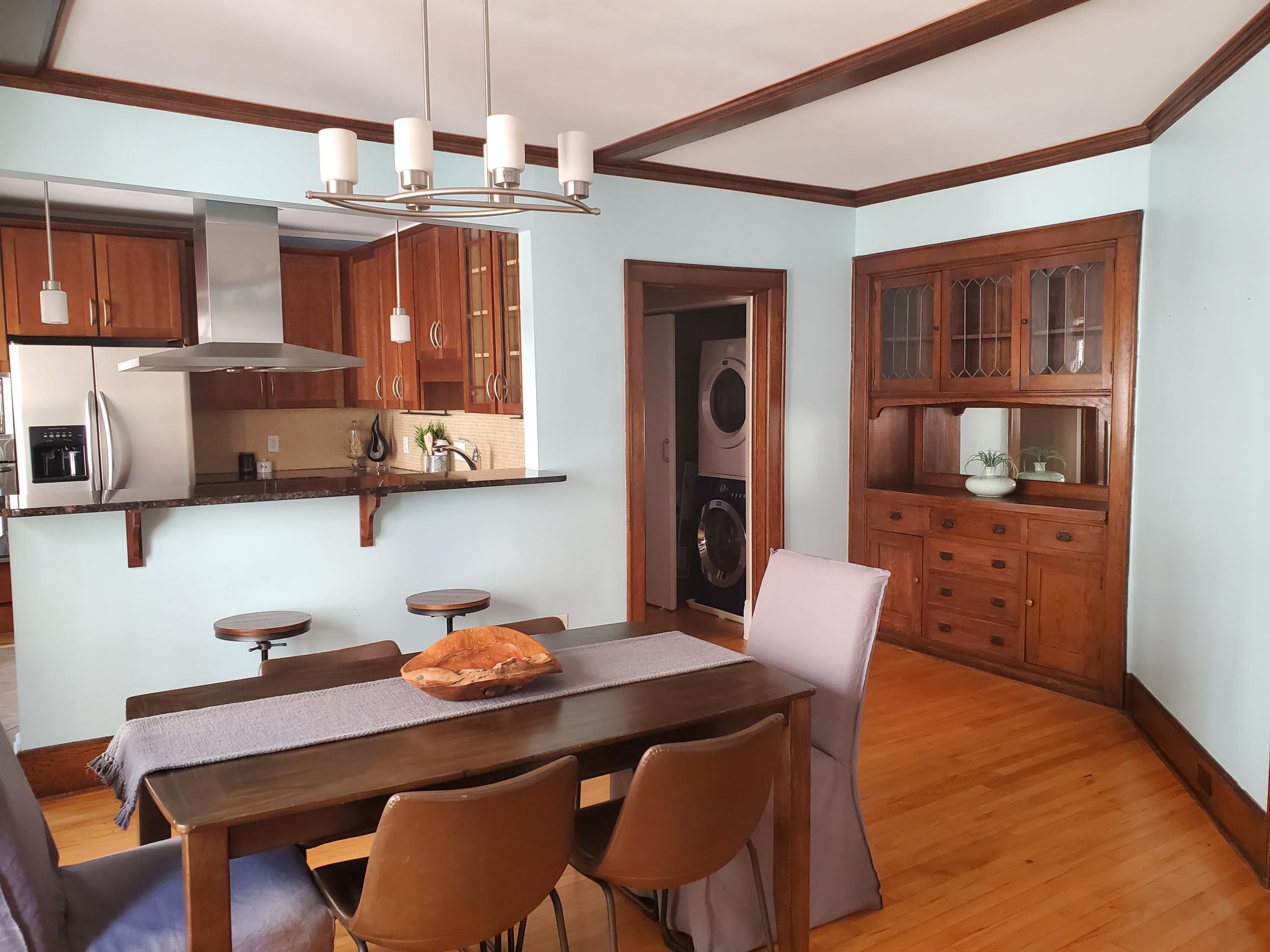 2011 Emerson Avenue S Unit: 201