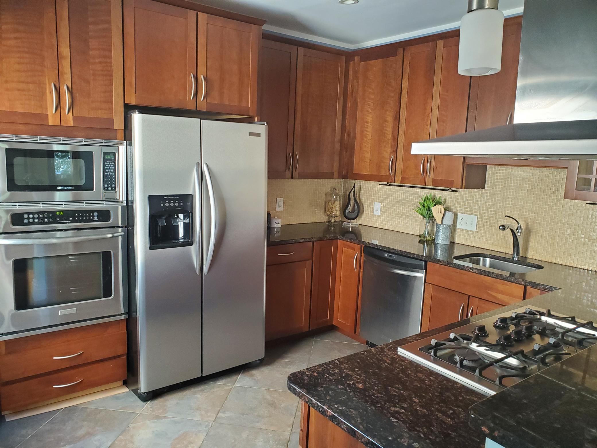 2011 Emerson Avenue S Unit: 201