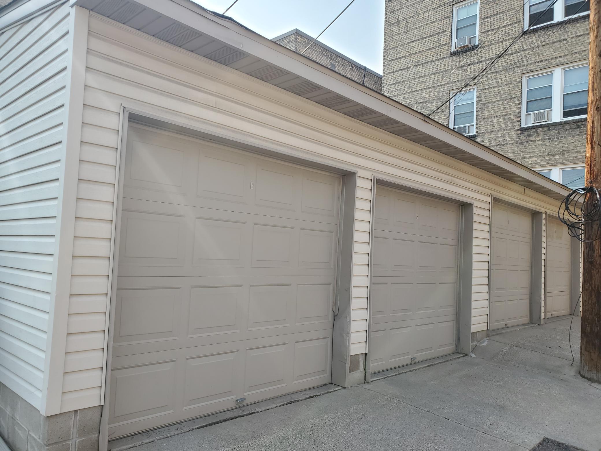 2011 Emerson Avenue S Unit: 201