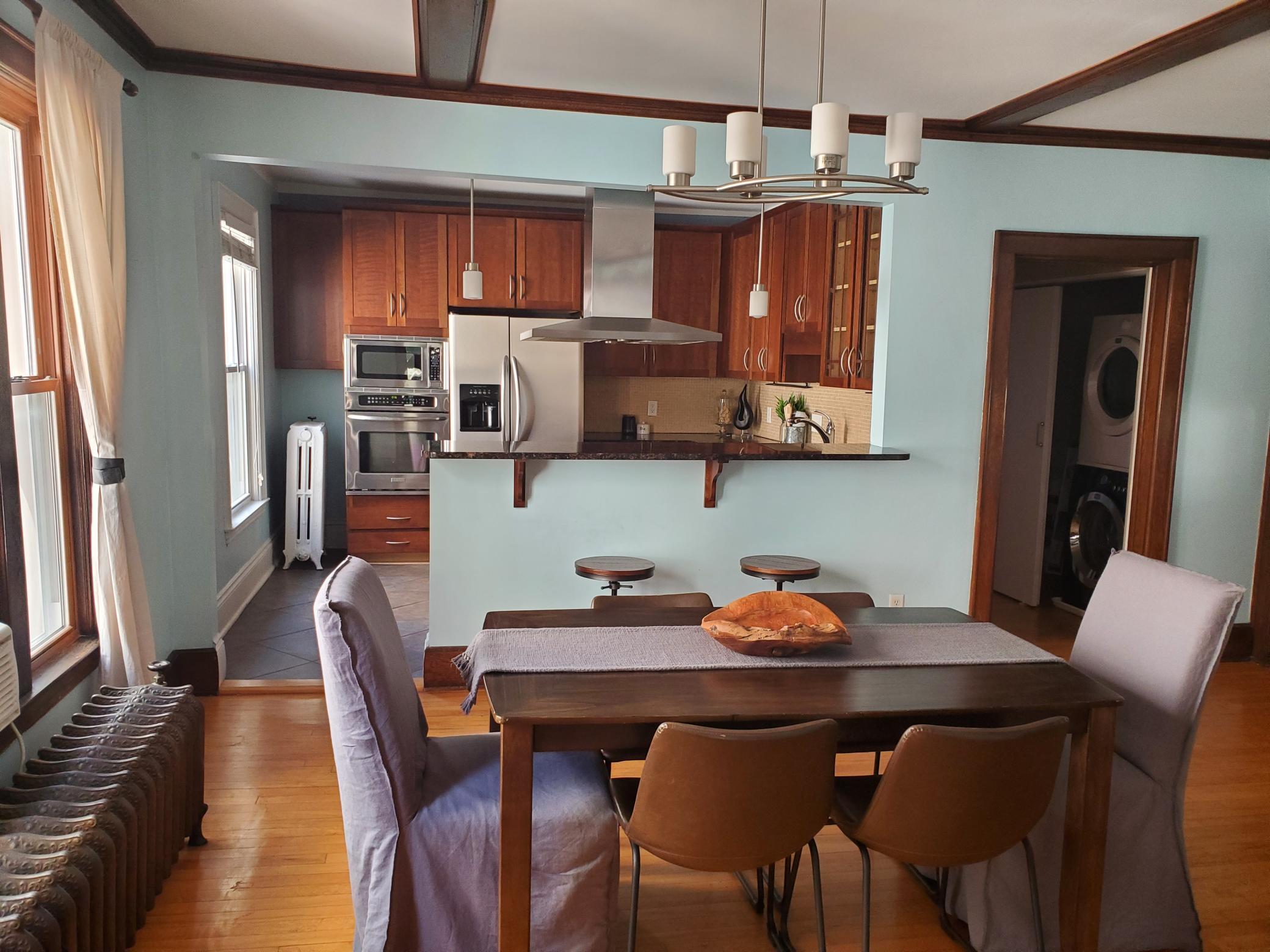 2011 Emerson Avenue S Unit: 201