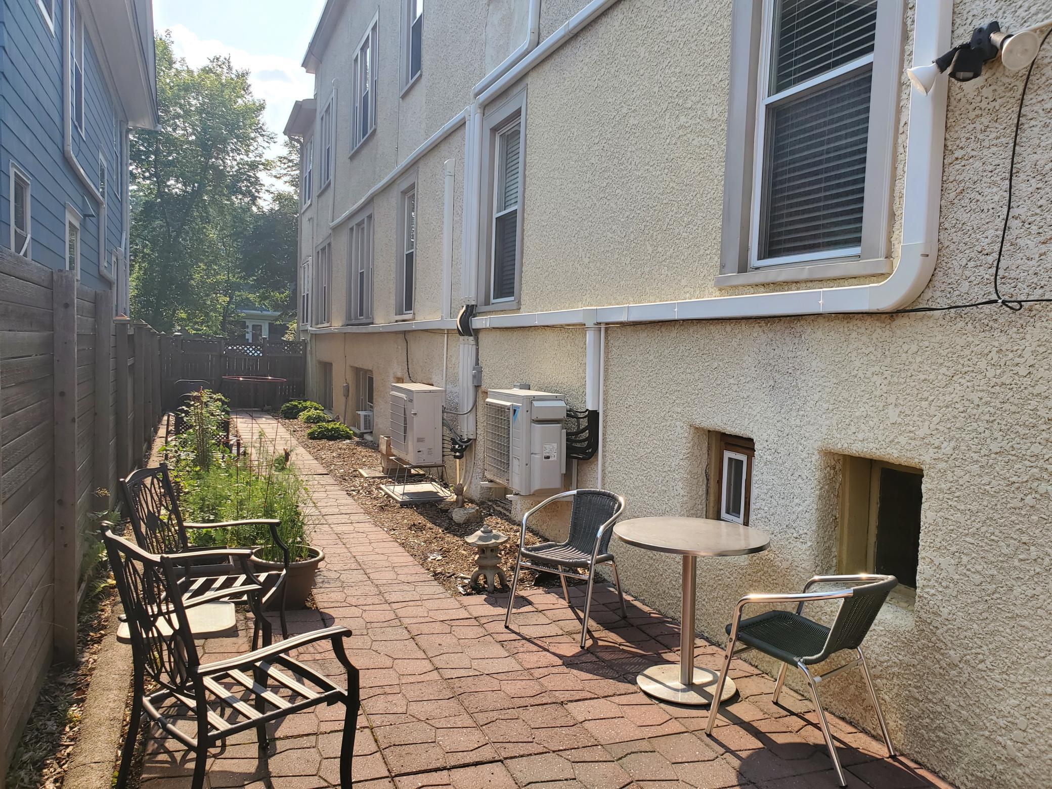 2011 Emerson Avenue S Unit: 201