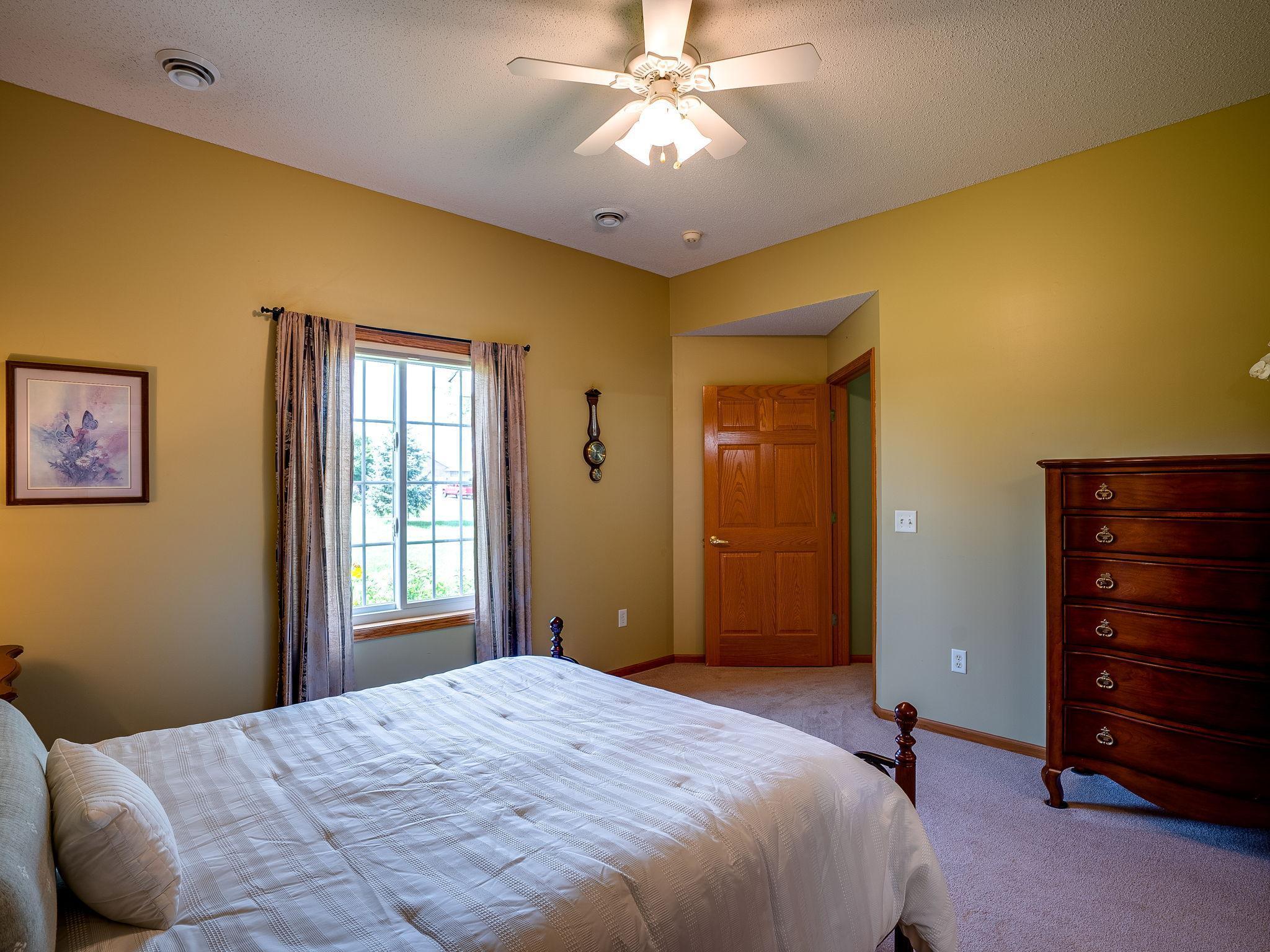 7758 Palisades Avenue NE