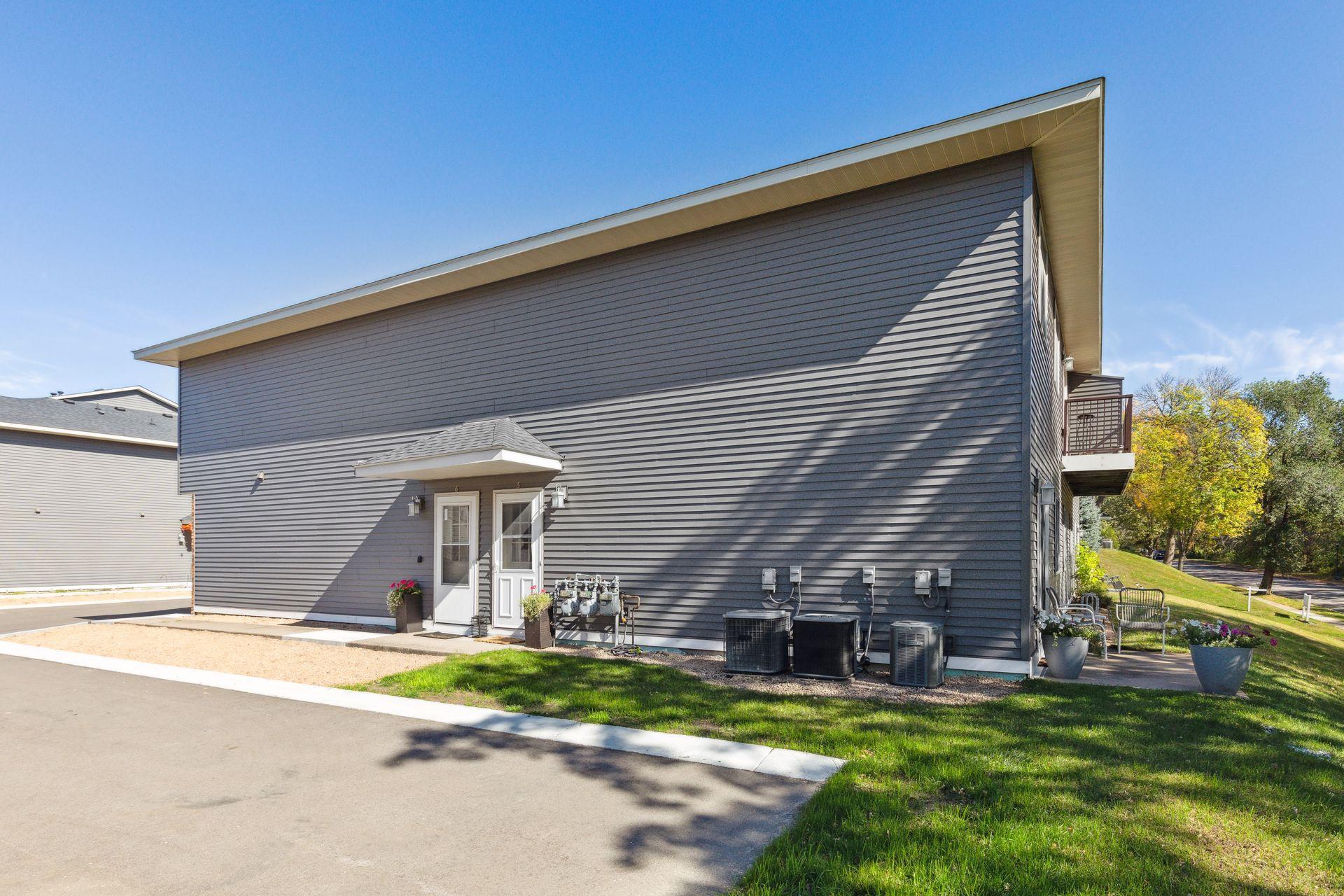 2041 N Park Drive Unit: 5