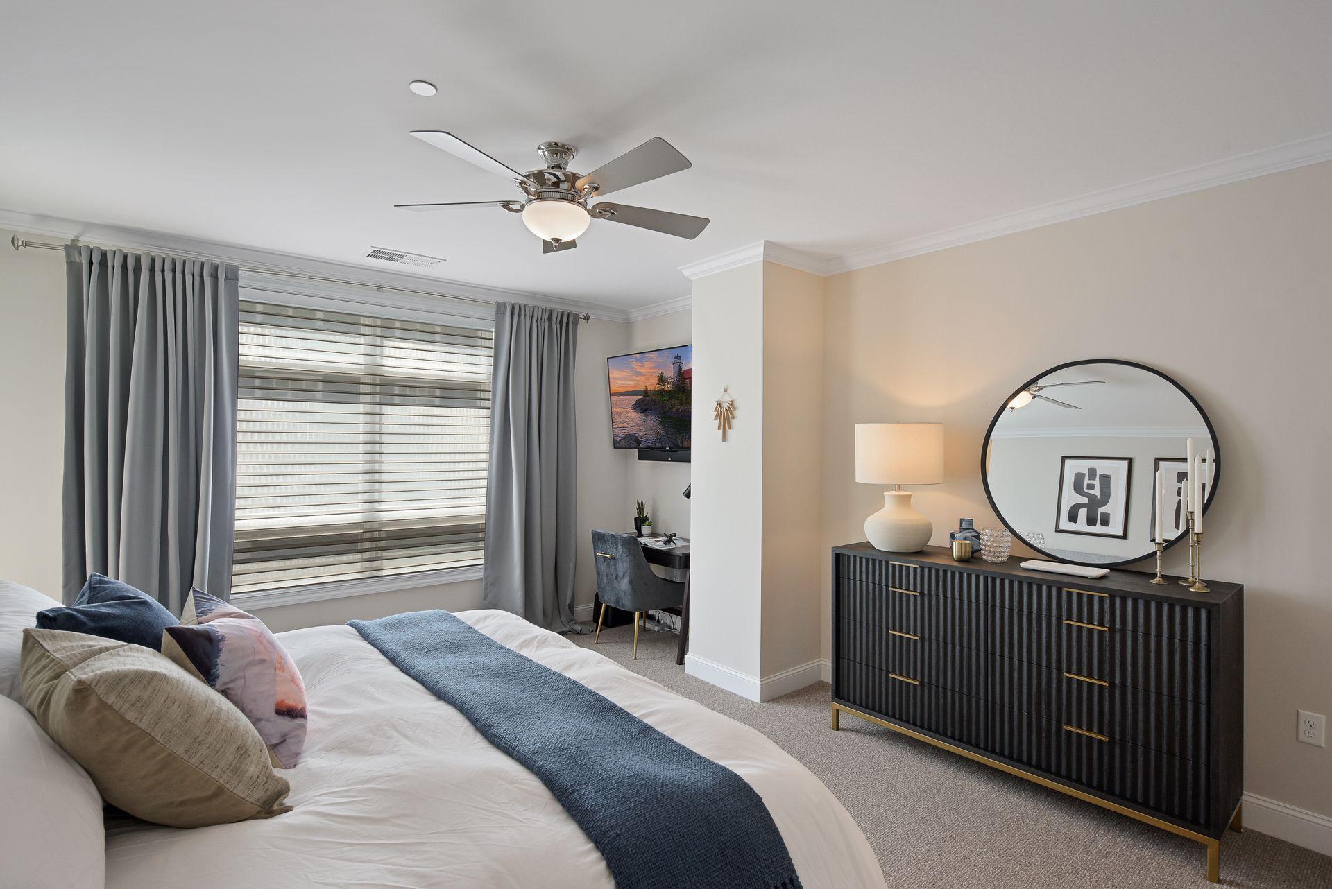 875 Lake Street N Unit: 211
