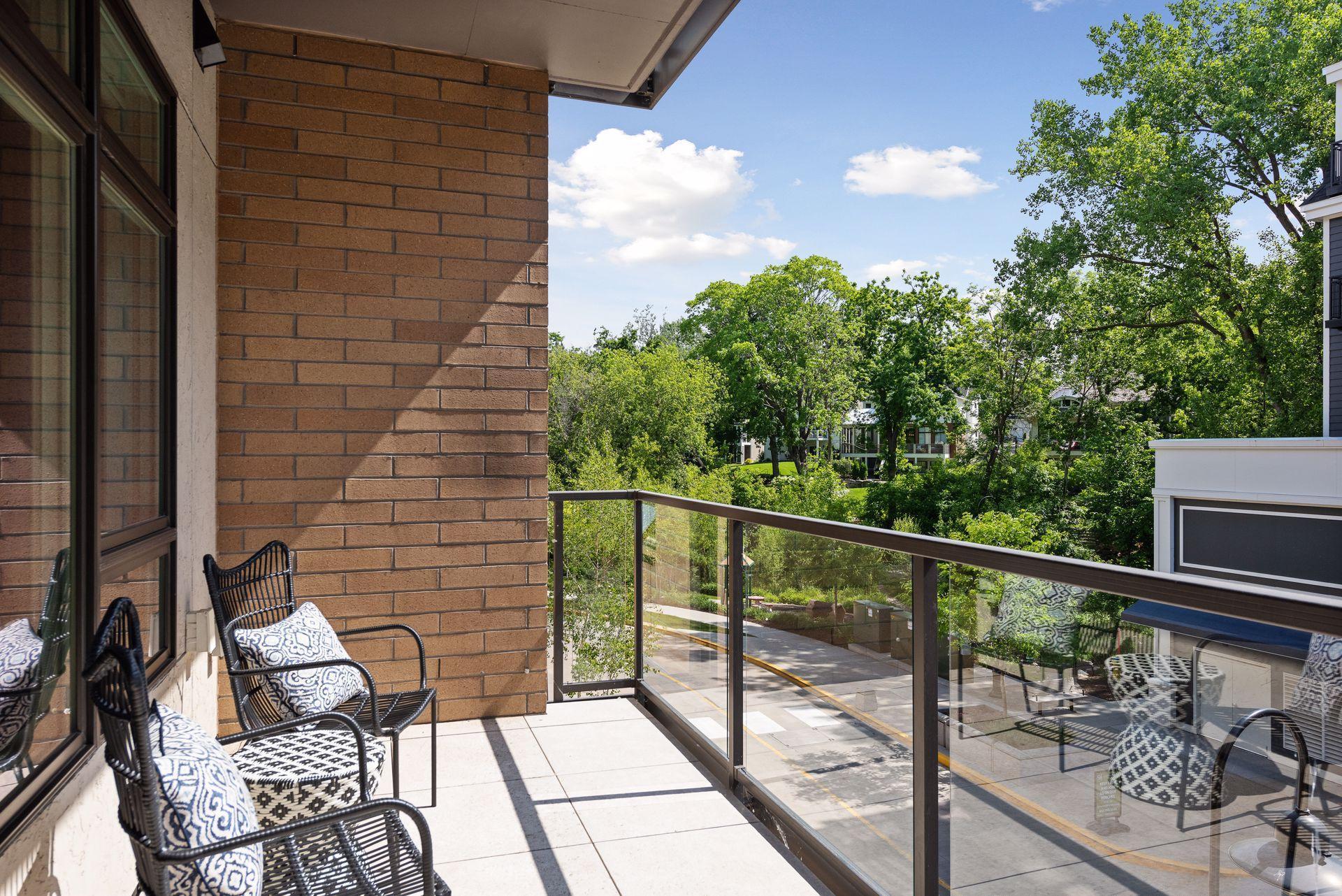 875 Lake Street N Unit: 211