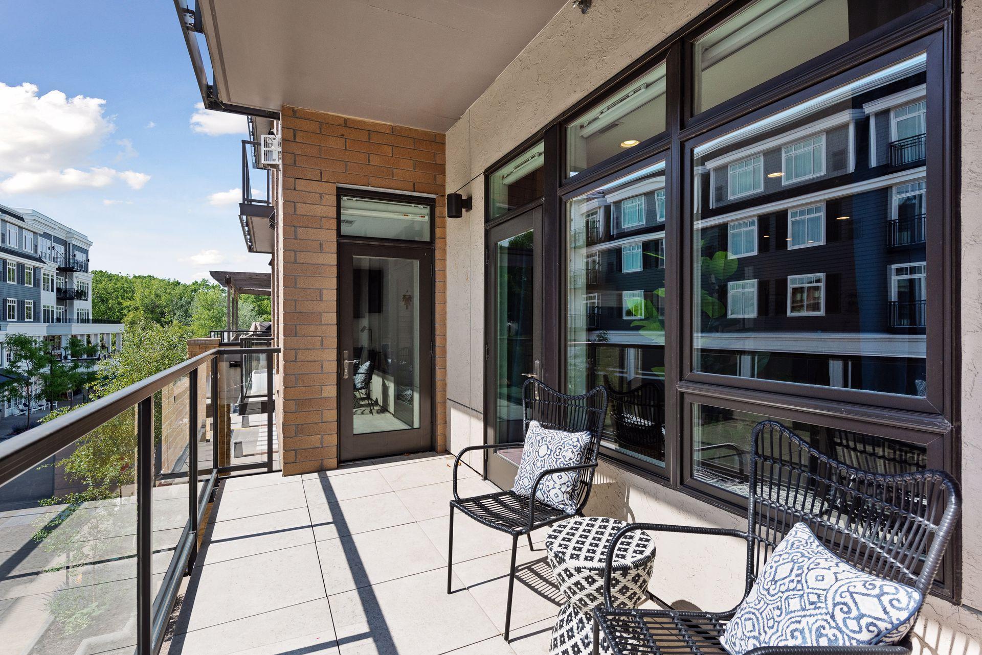 875 Lake Street N Unit: 211