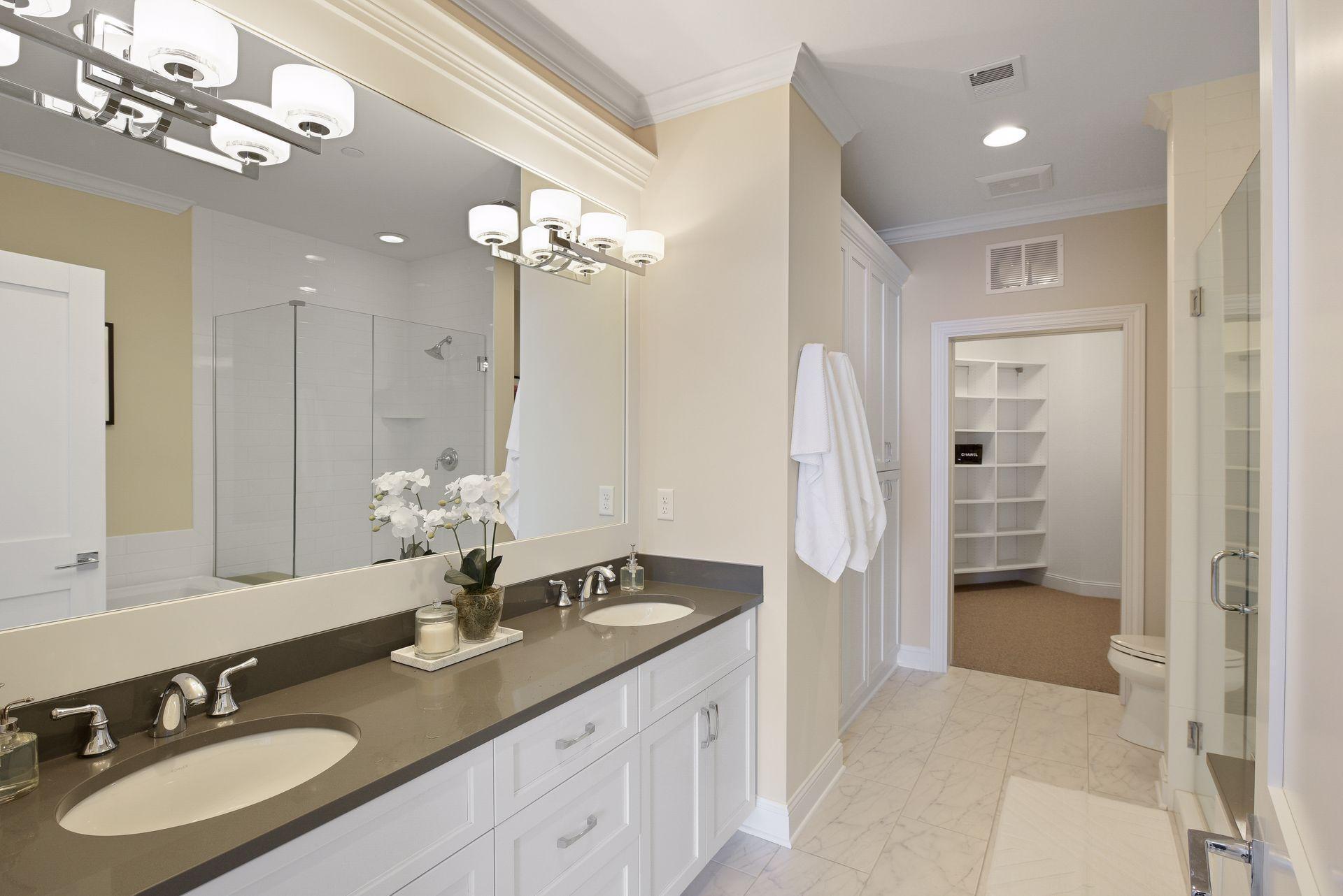 875 Lake Street N Unit: 211