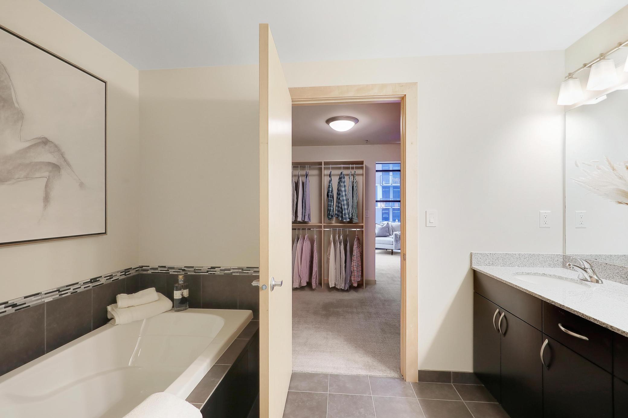 215 10th Avenue S Unit: 414