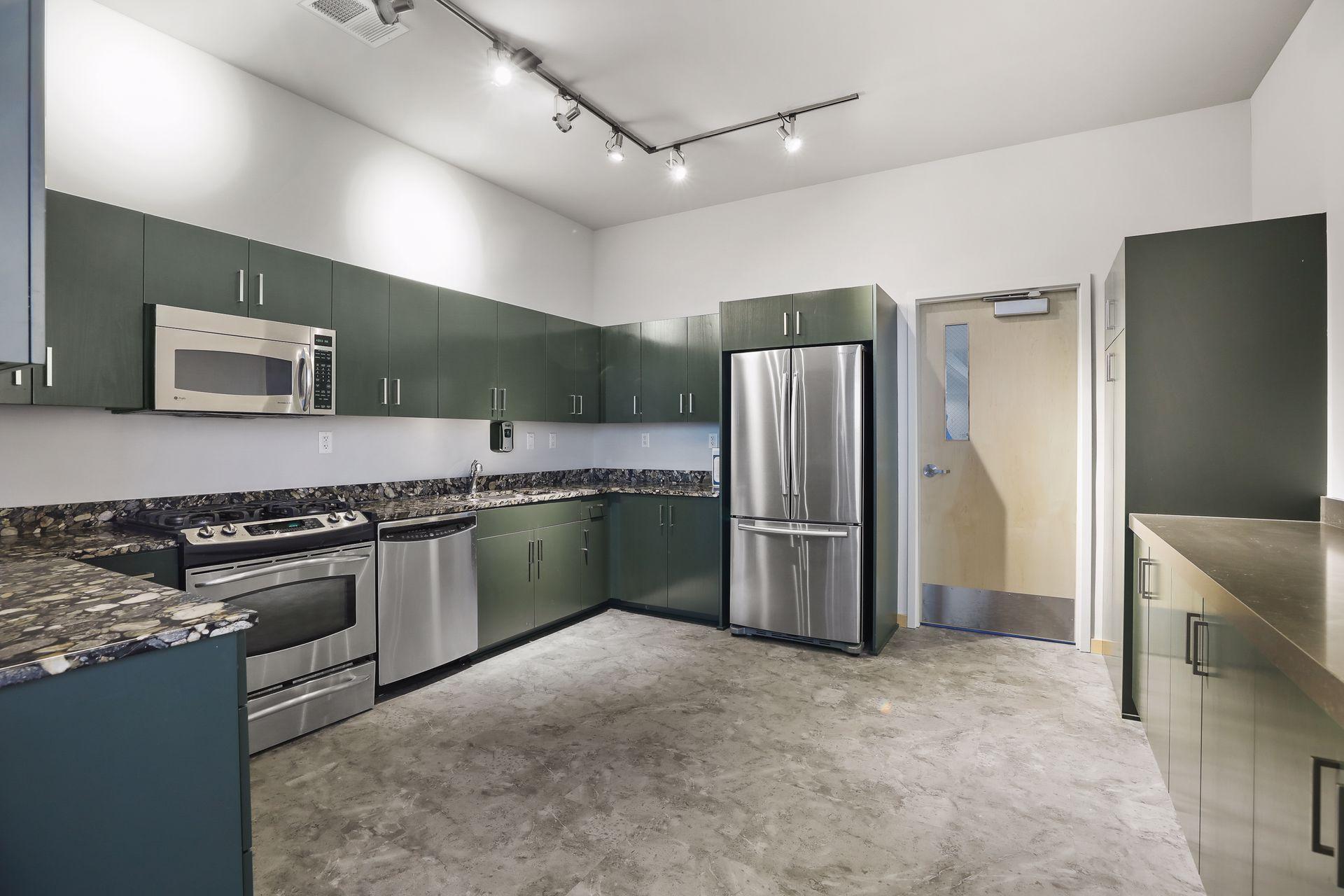 215 10th Avenue S Unit: 414