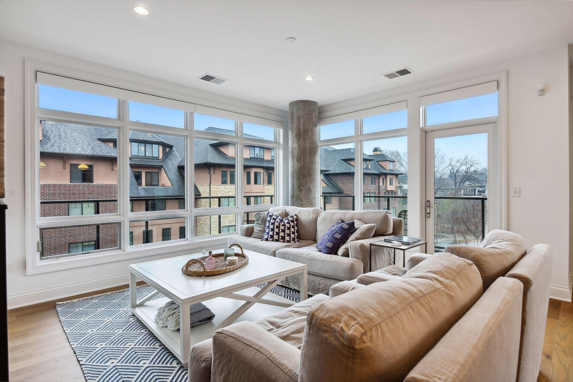 875 Lake Street N Unit: 321