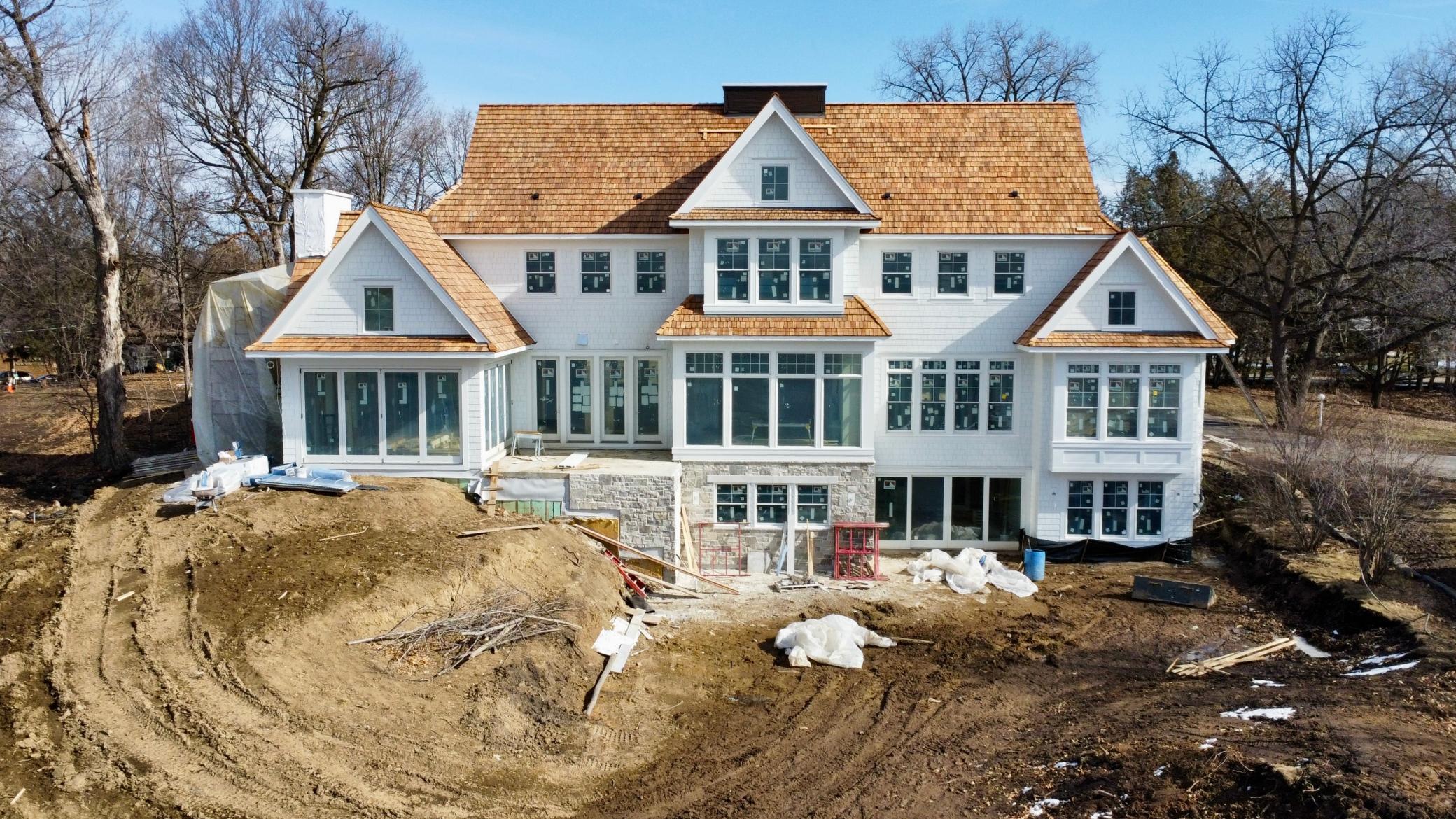 2475 Dunwoody Avenue