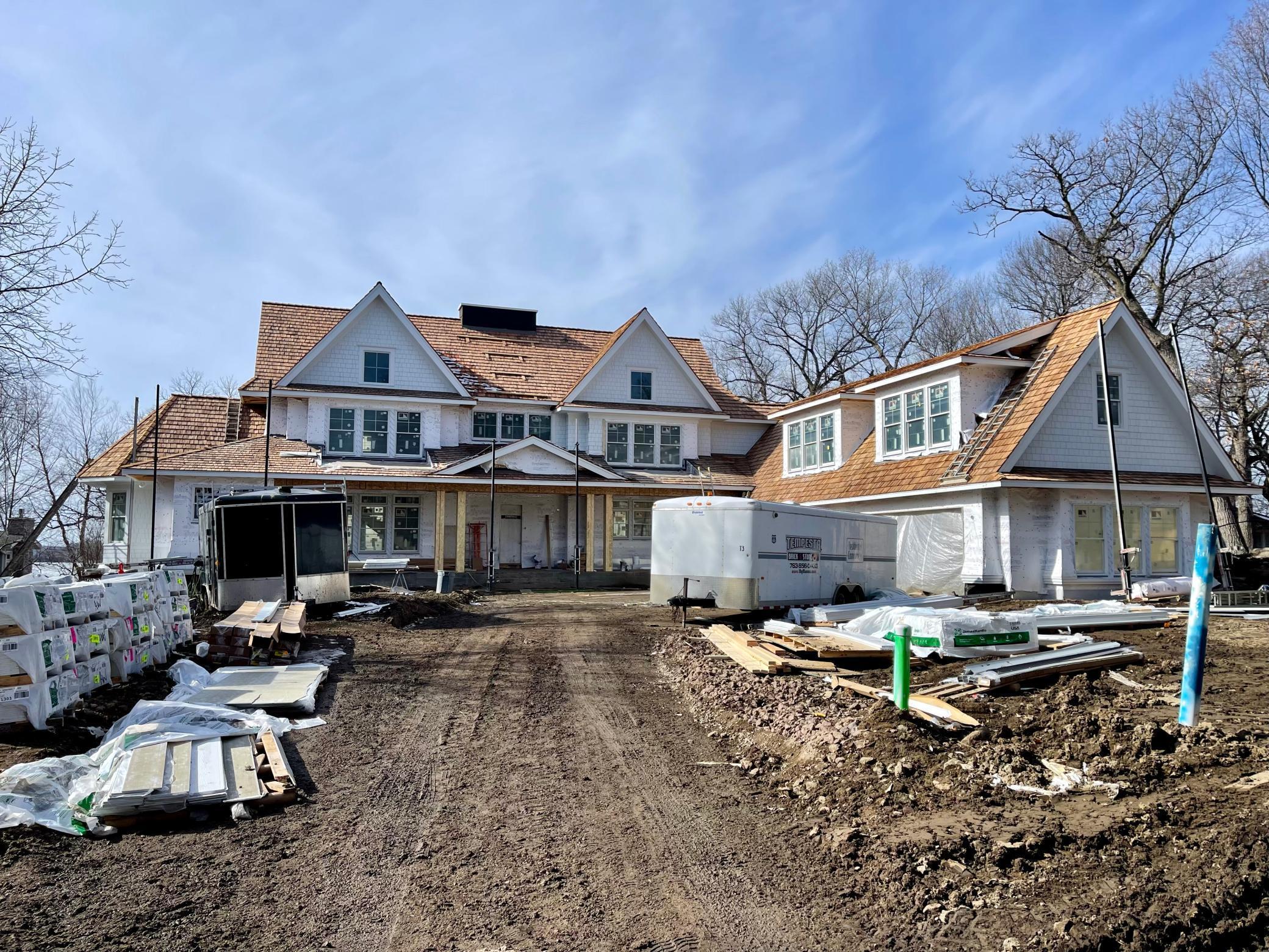 2475 Dunwoody Avenue