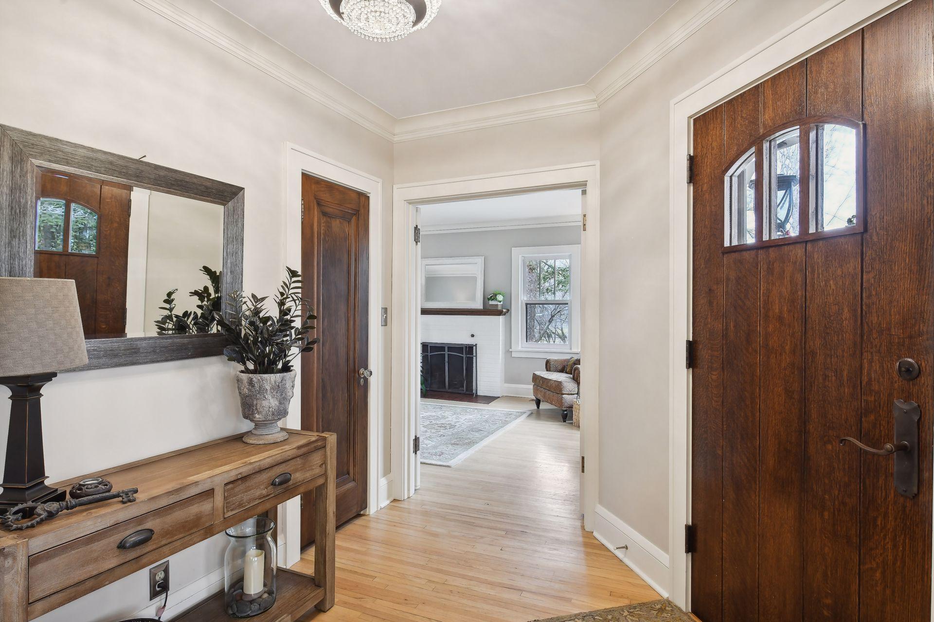 221 Elmwood Place W