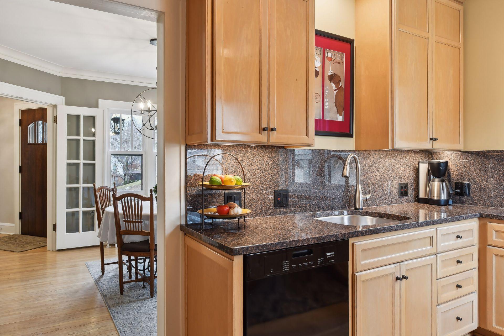 221 Elmwood Place W