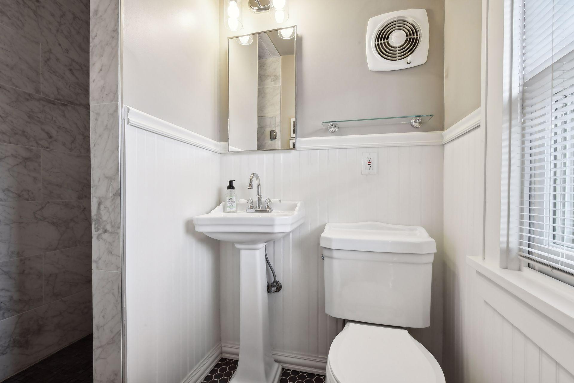 221 Elmwood Place W