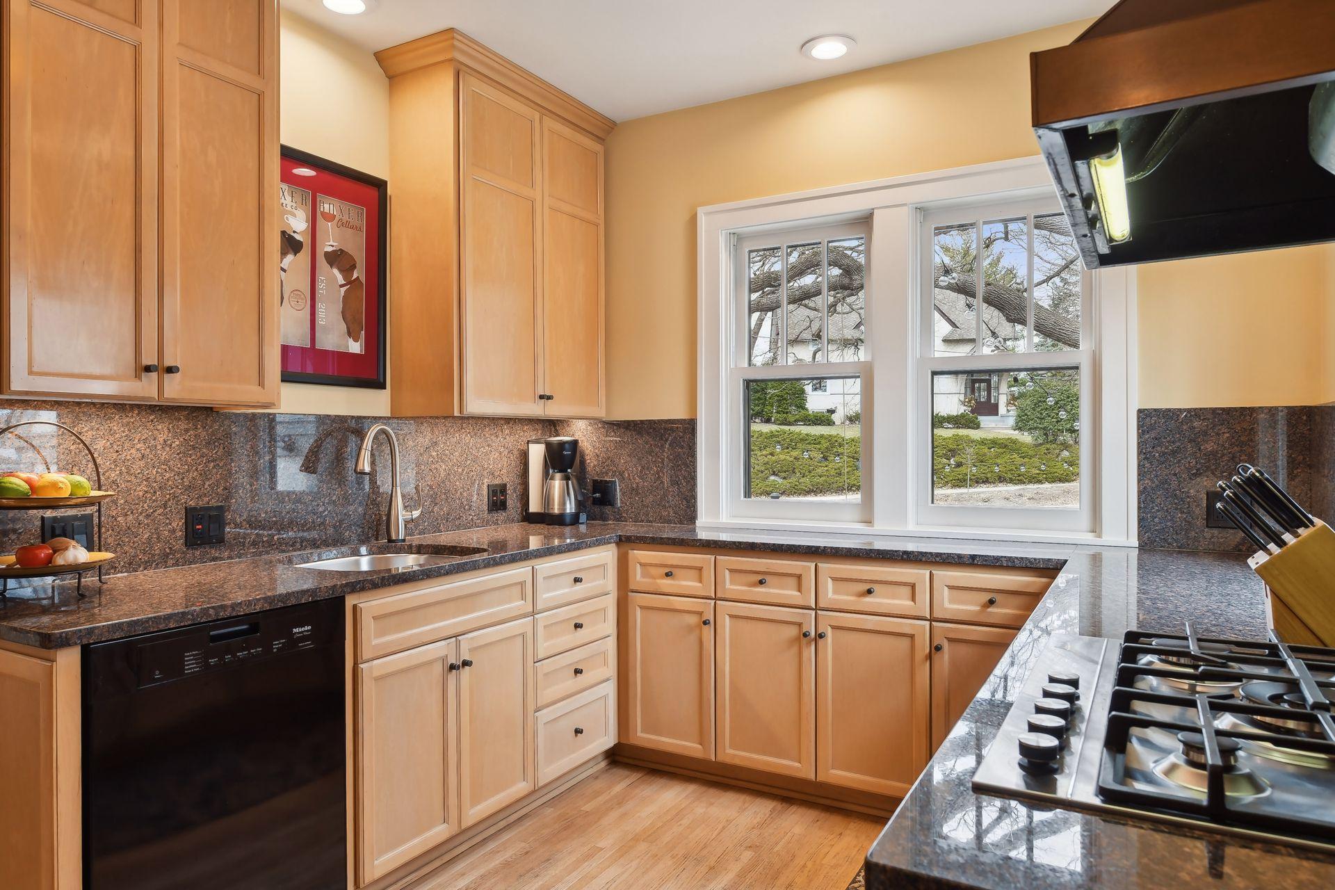 221 Elmwood Place W
