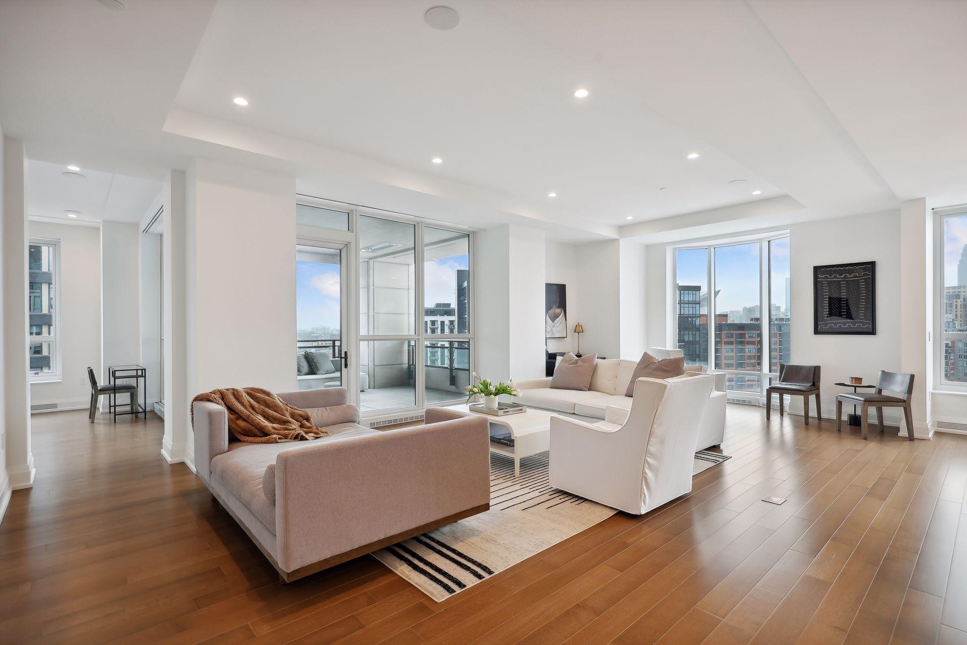 1111 W River Parkway Unit: 10C
