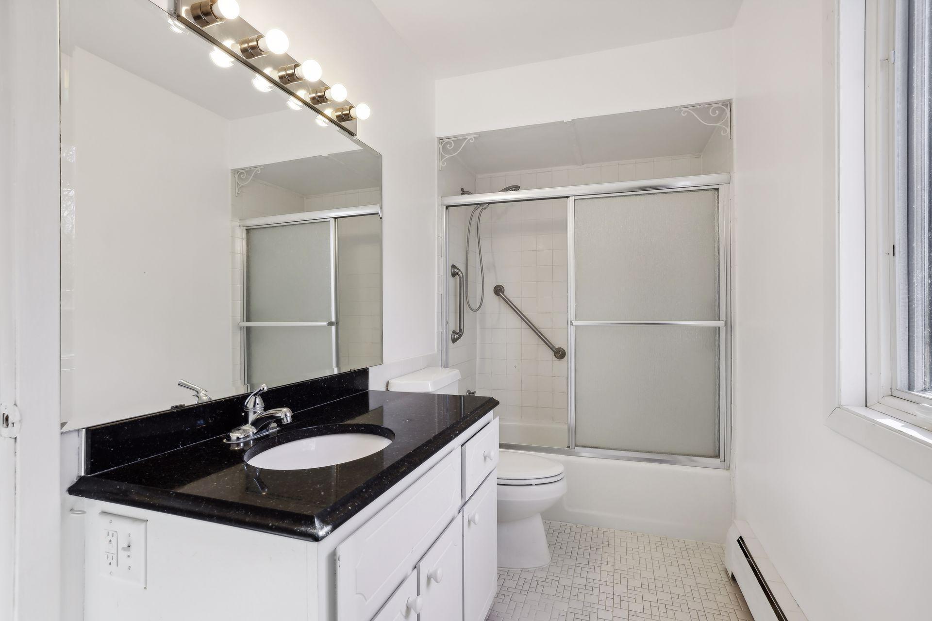 4380 Brookside Court Unit: 121