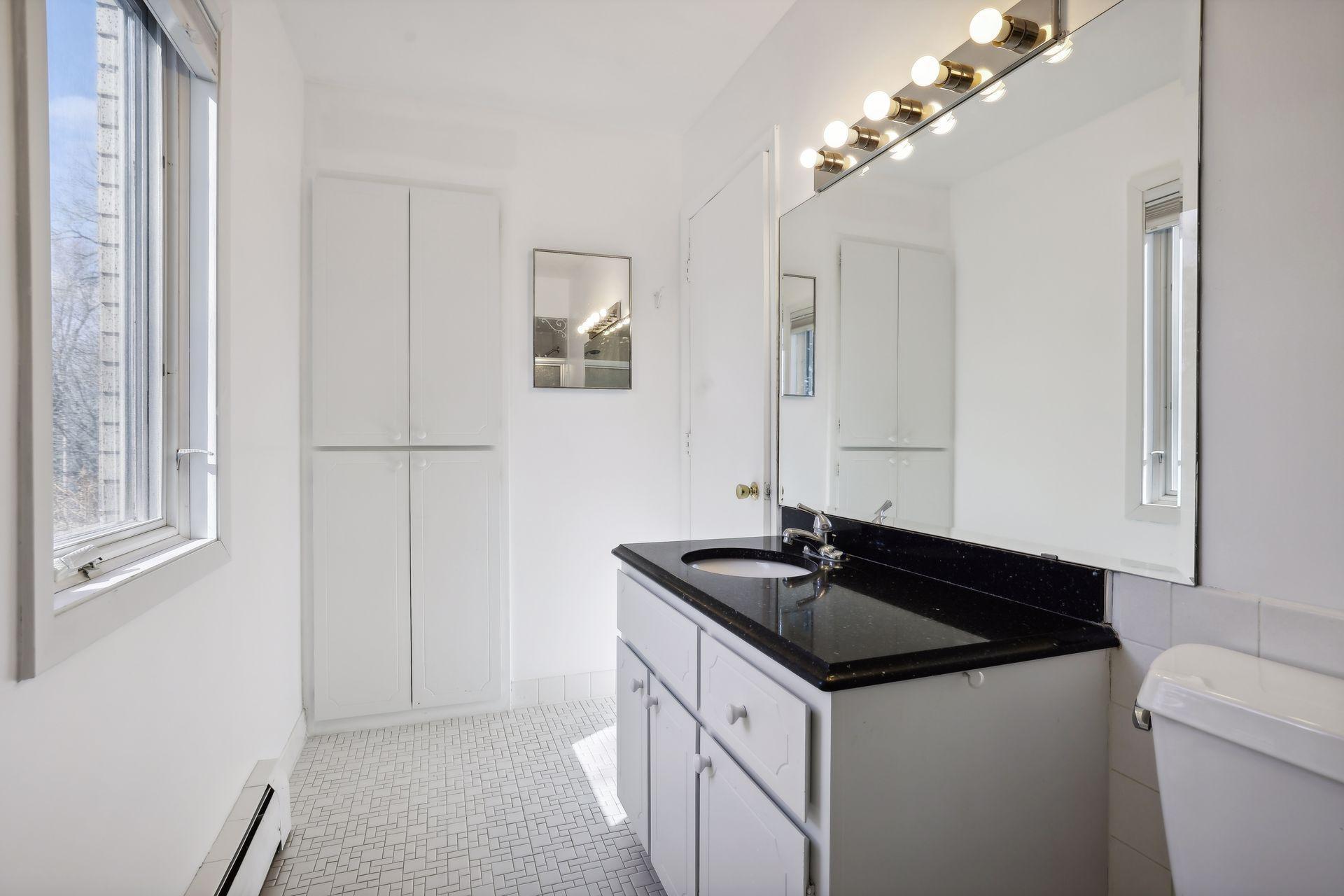4380 Brookside Court Unit: 121