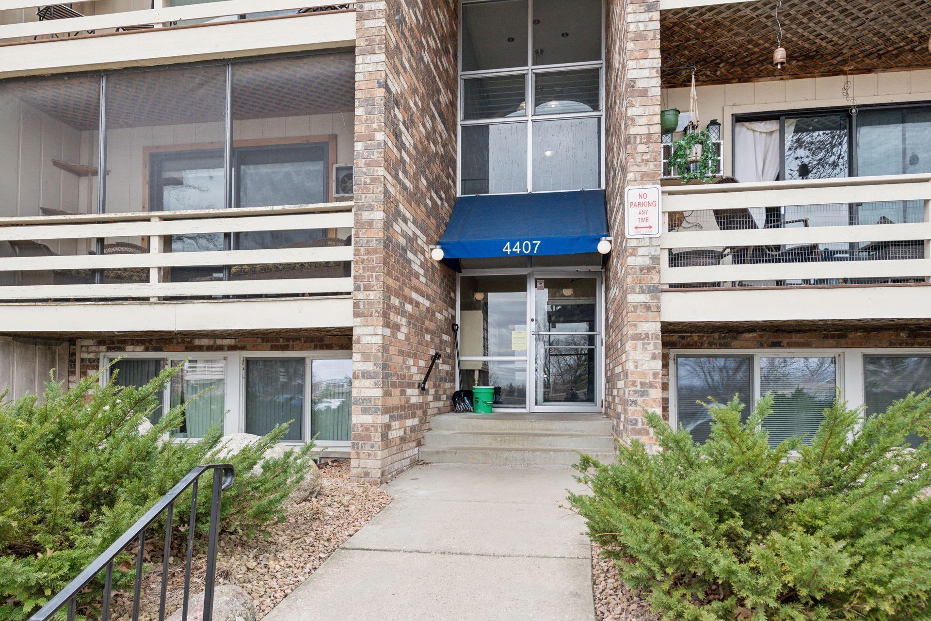 4407 Wilshire Boulevard Unit: 305