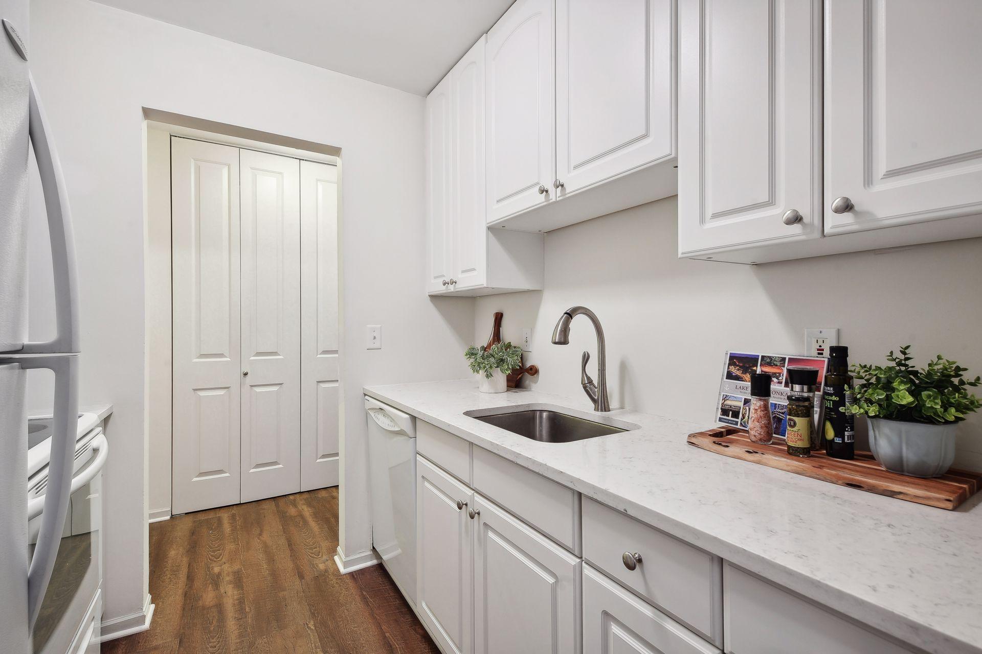 4407 Wilshire Boulevard Unit: 305