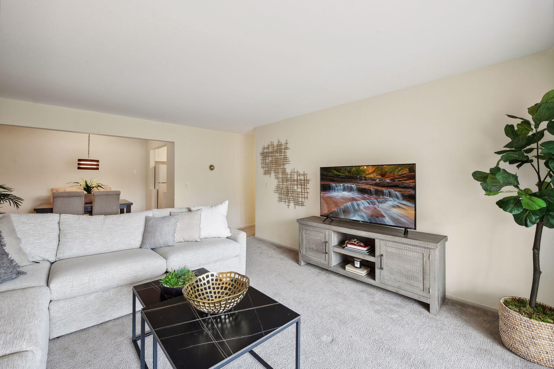 4407 Wilshire Boulevard Unit: 305