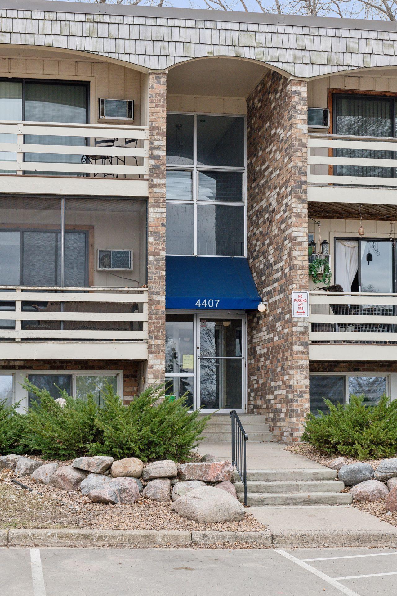 4407 Wilshire Boulevard Unit: 305