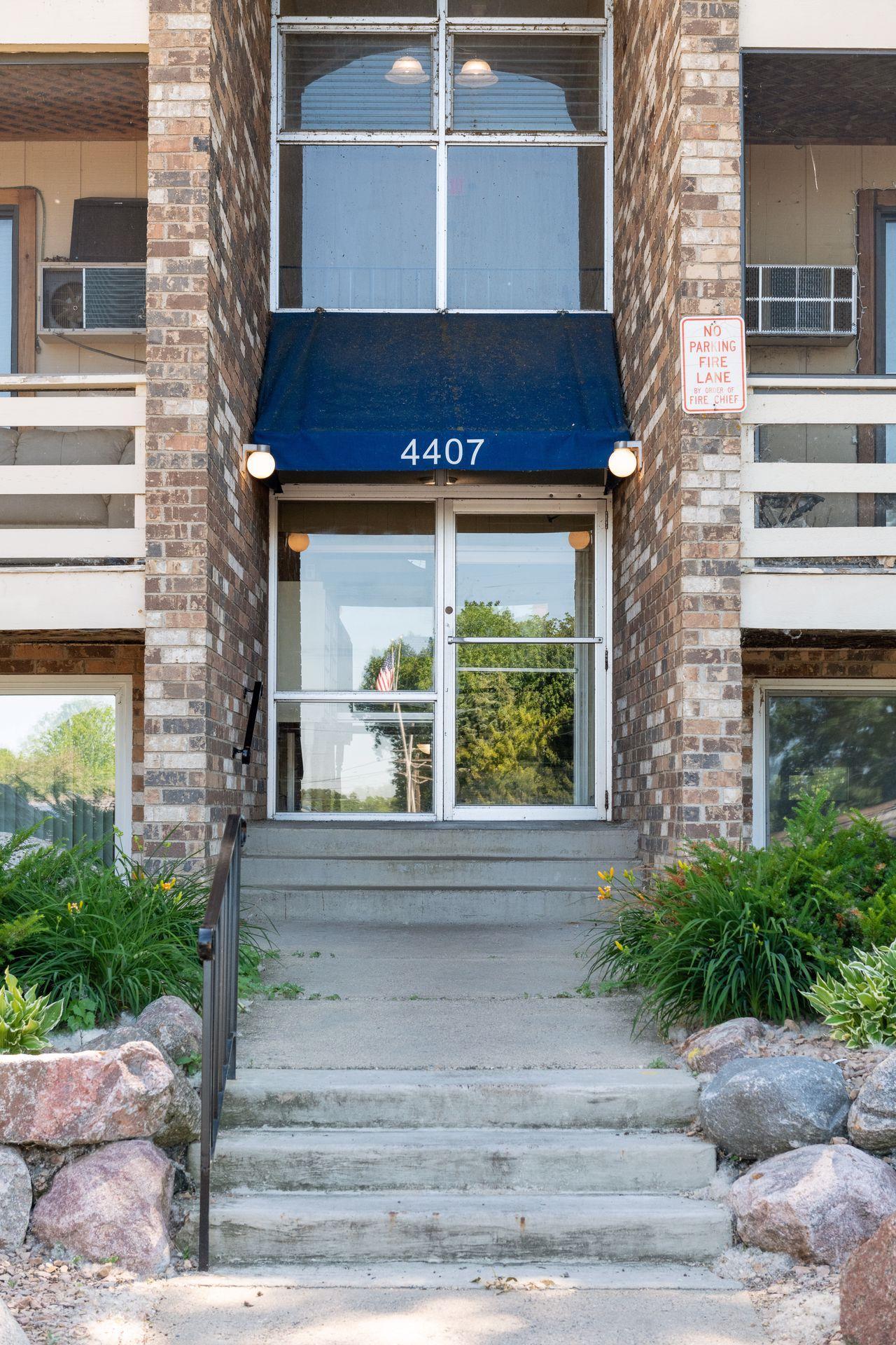 4407 Wilshire Boulevard Unit: 305