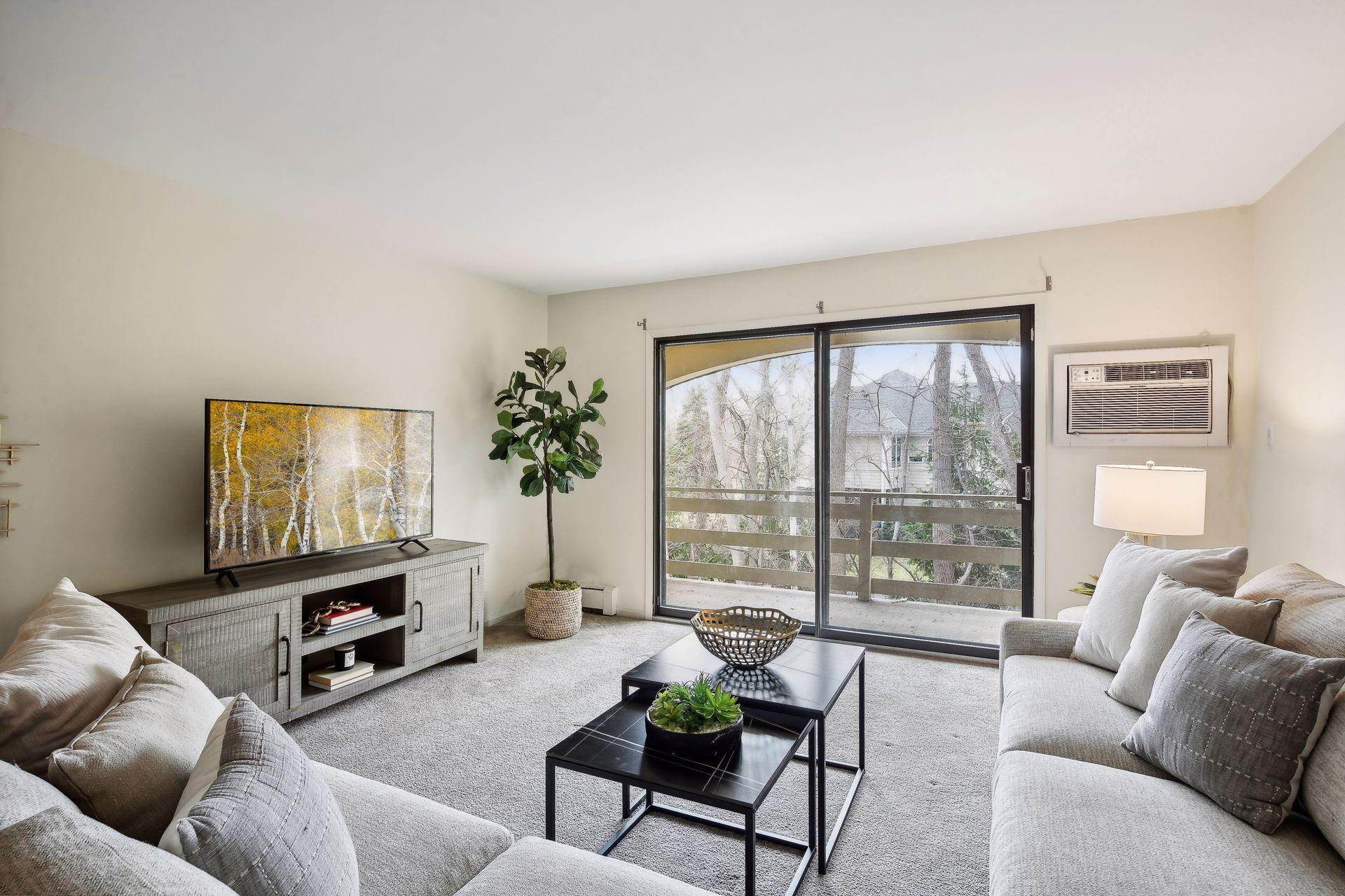 4407 Wilshire Boulevard Unit: 305