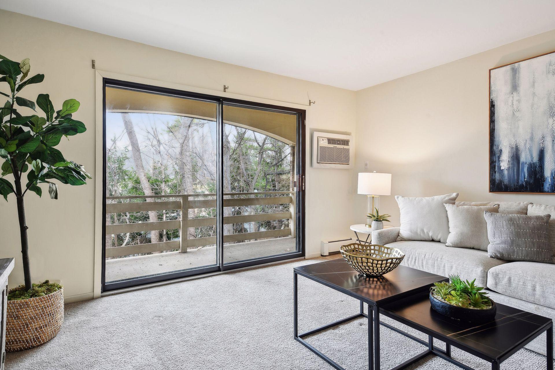 4407 Wilshire Boulevard Unit: 305