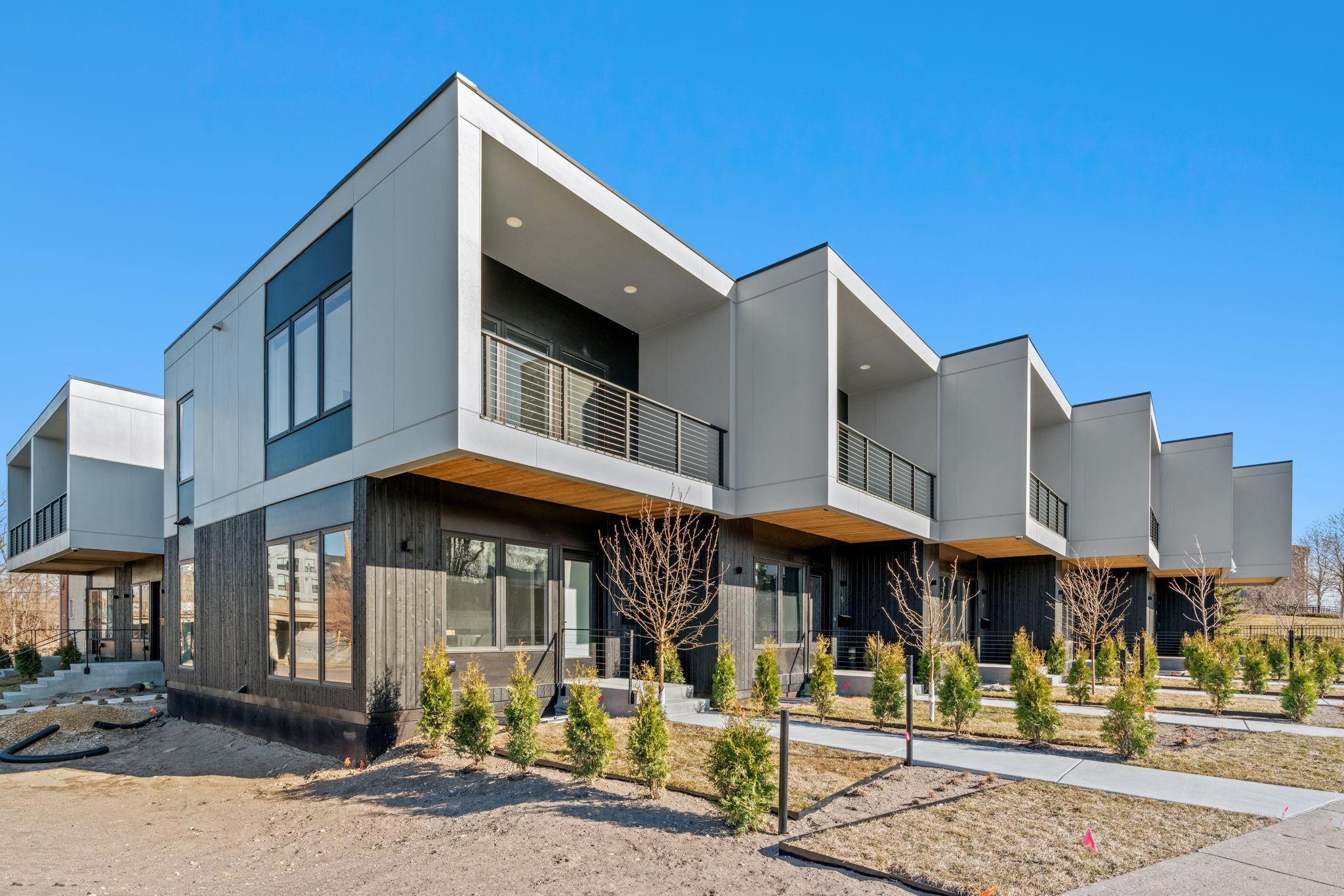 636 22nd Avenue NE Unit: #3