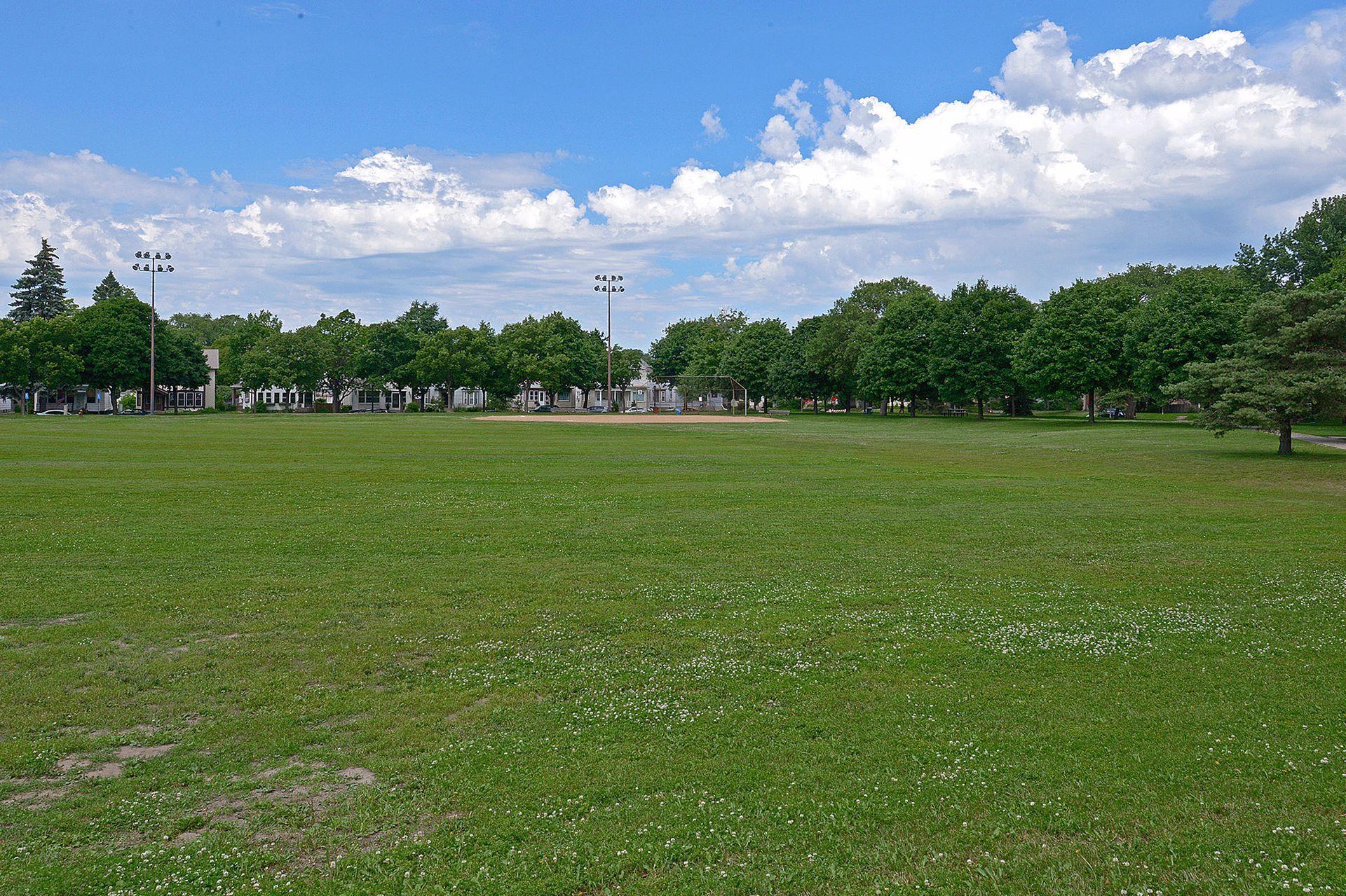 636 22nd Avenue NE Unit: #5